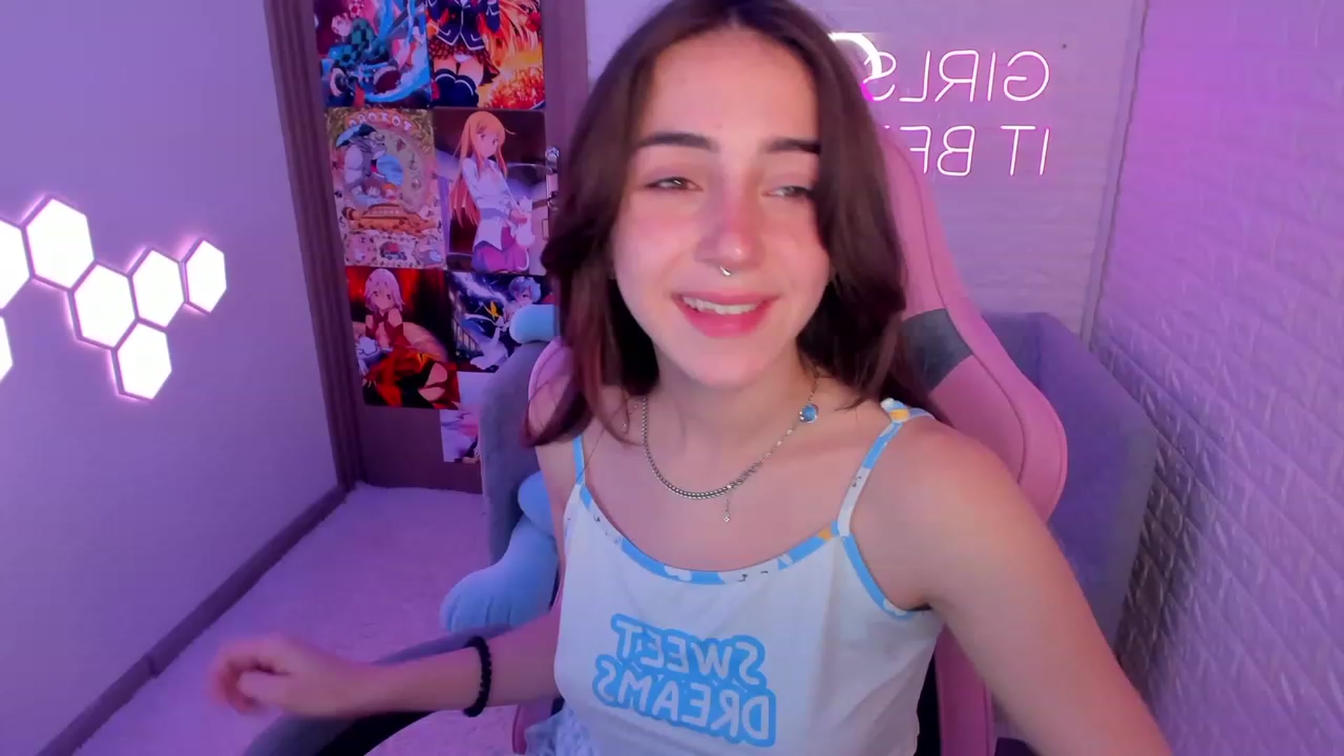 Gallery image thumbnail from ElsaYoung's myfreecams stream on, 02/12/2023, 14:05 image 19 of 20