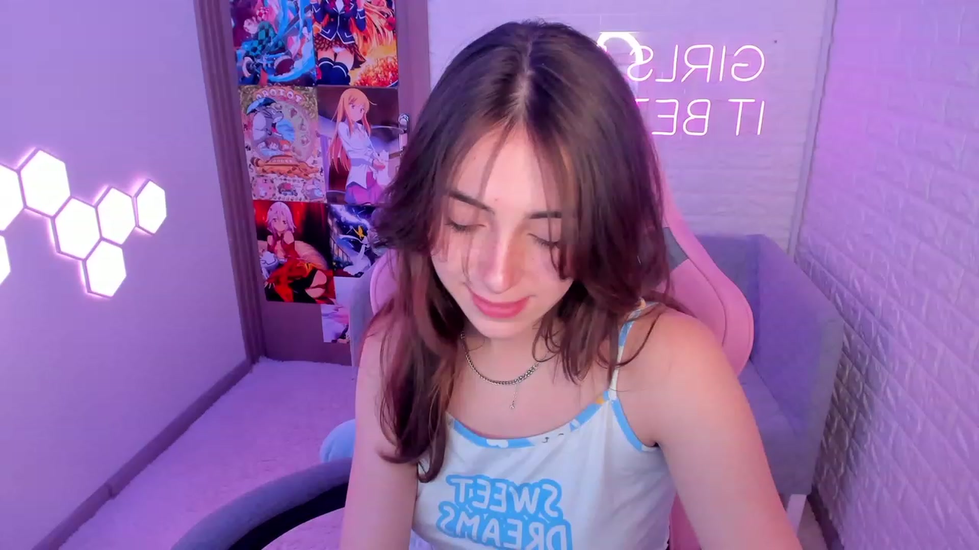 Gallery image thumbnail from ElsaYoung's myfreecams stream on, 02/12/2023, 14:05 image 4 of 20