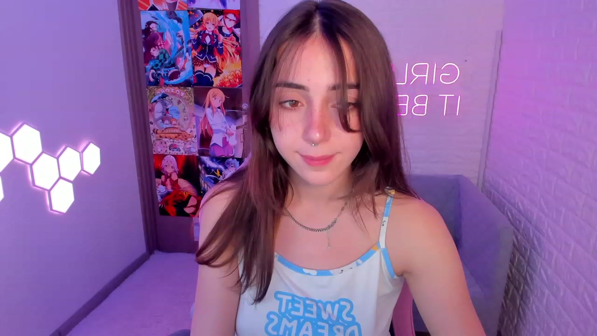 Gallery image thumbnail from ElsaYoung's myfreecams stream on, 02/12/2023, 14:05 image 9 of 20