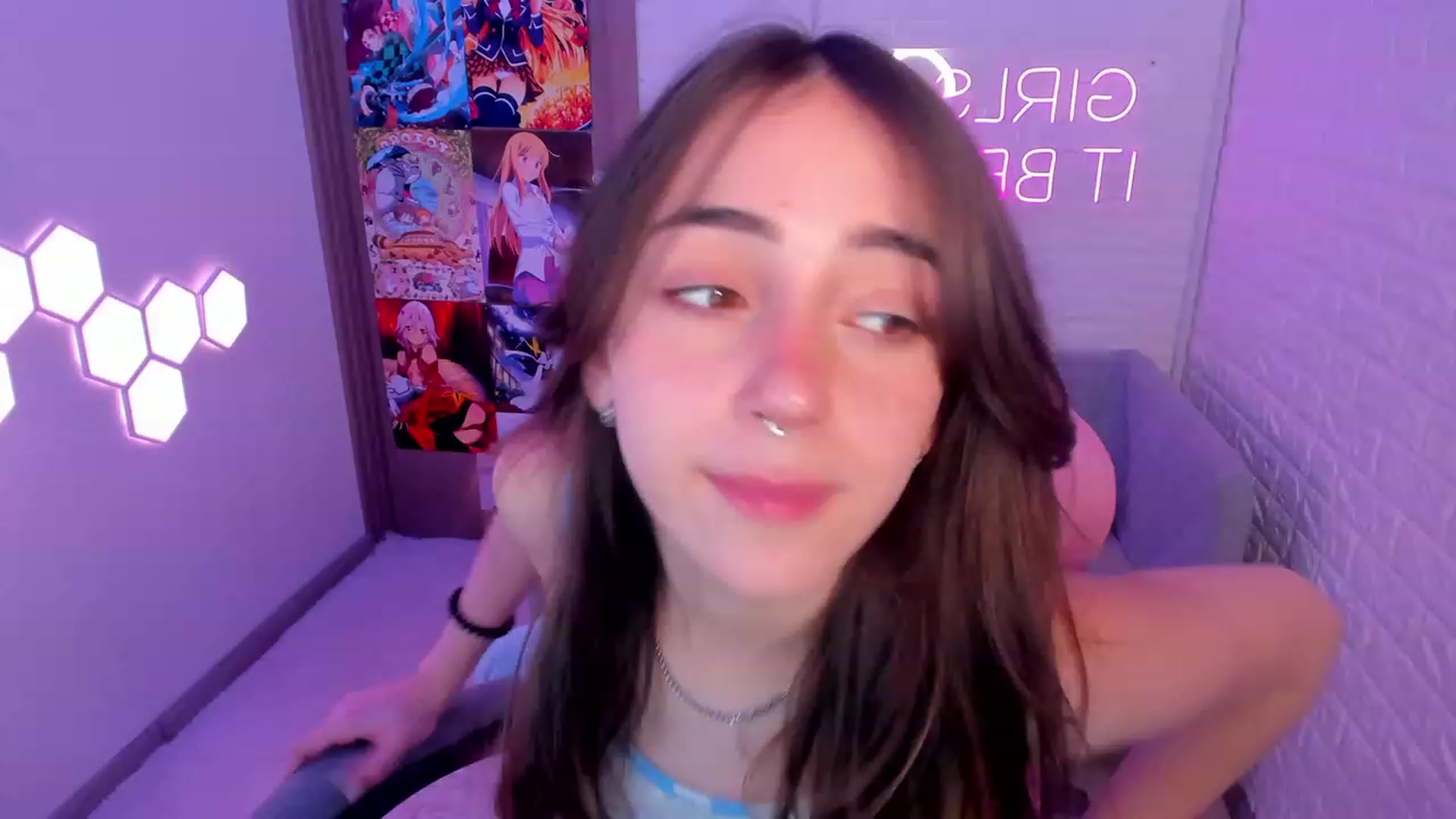 Gallery image thumbnail from ElsaYoung's myfreecams stream on, 02/12/2023, 14:05 image 3 of 20