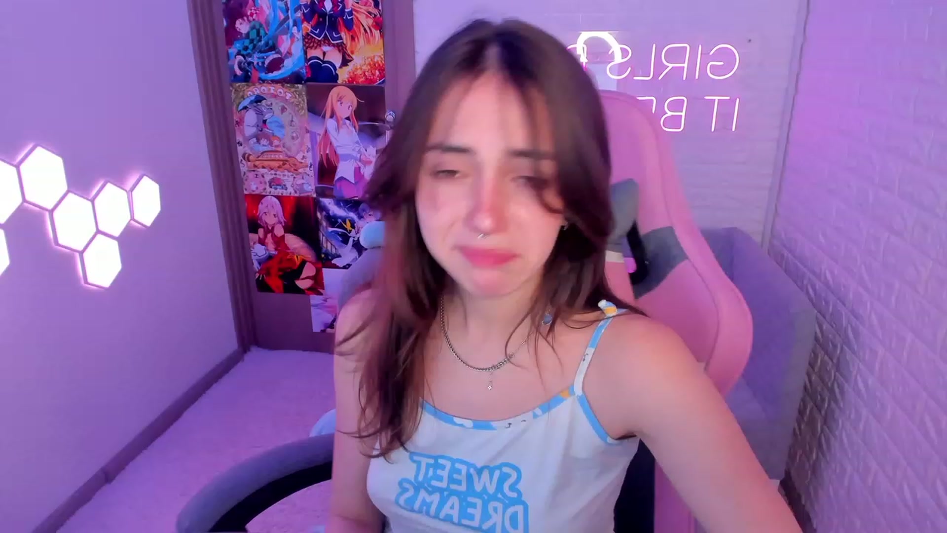 Gallery image thumbnail from ElsaYoung's myfreecams stream on, 02/12/2023, 14:05 image 1 of 20