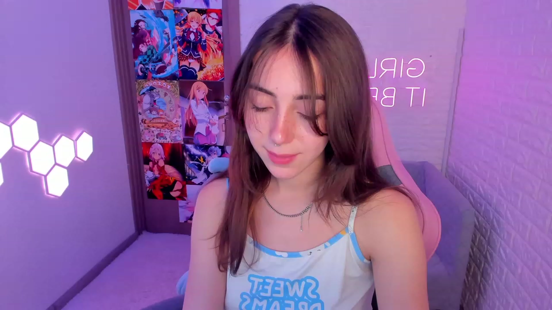 Gallery image thumbnail from ElsaYoung's myfreecams stream on, 02/12/2023, 14:05 image 10 of 20