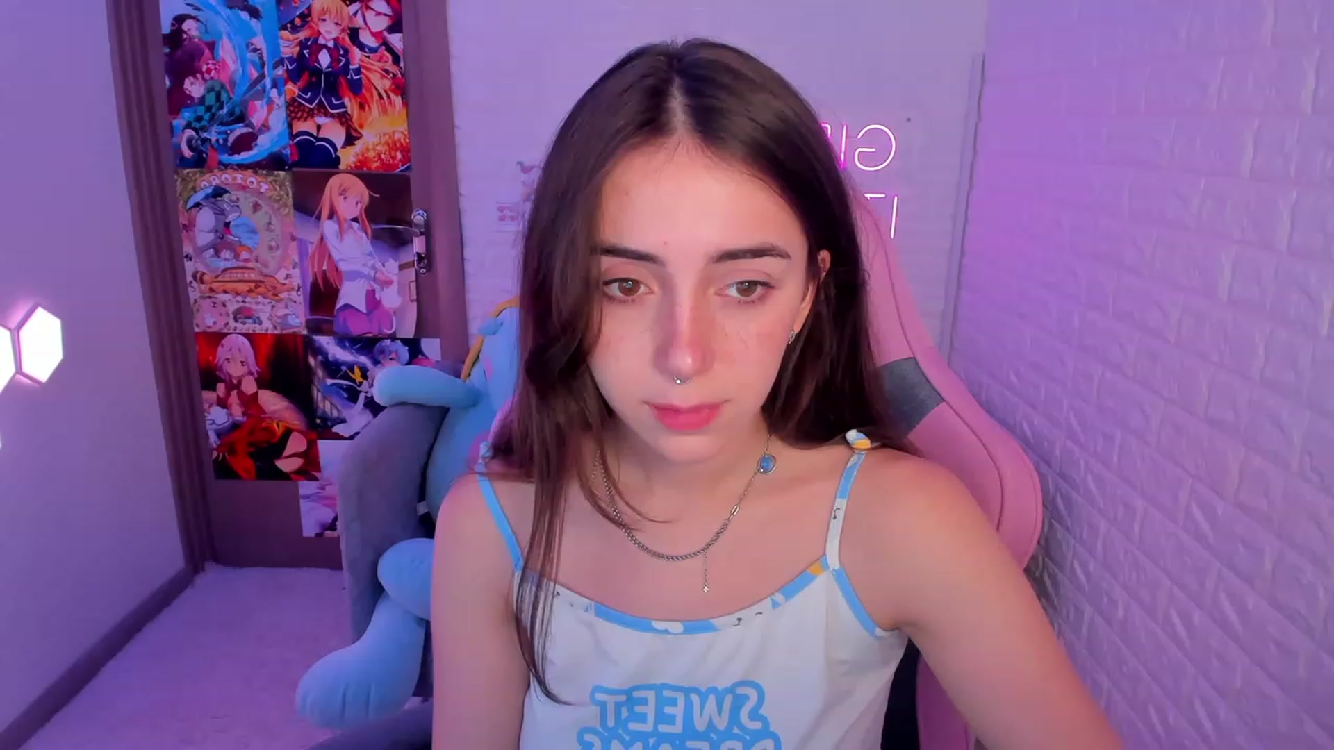 Gallery image thumbnail from ElsaYoung's myfreecams stream on, 02/12/2023, 14:34 image 18 of 20