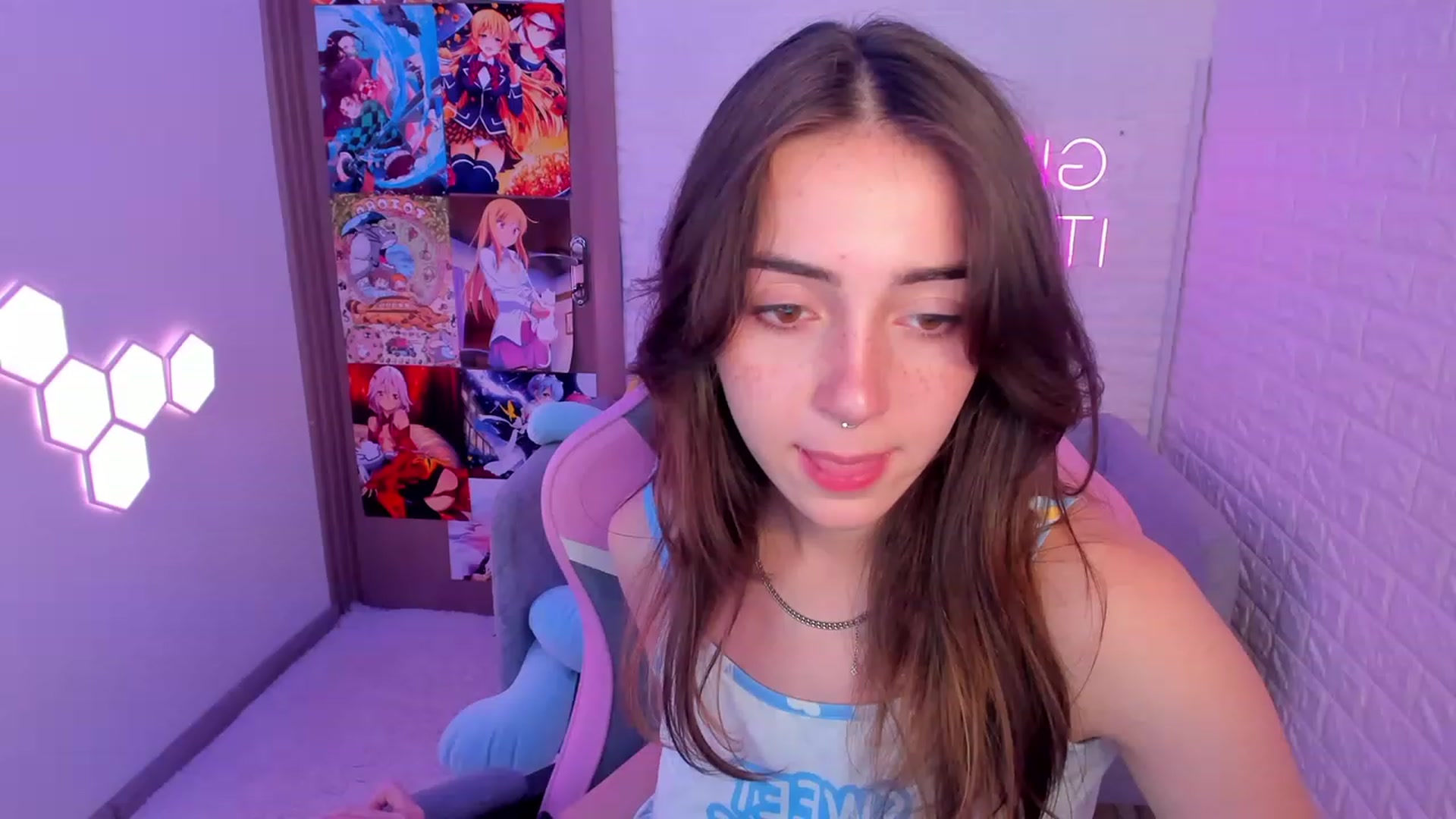 Gallery image thumbnail from ElsaYoung's myfreecams stream on, 02/12/2023, 14:34 image 14 of 20