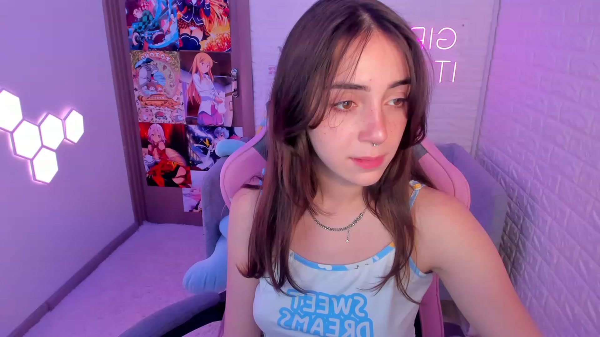 Gallery image thumbnail from ElsaYoung's myfreecams stream on, 02/12/2023, 14:34 image 4 of 20