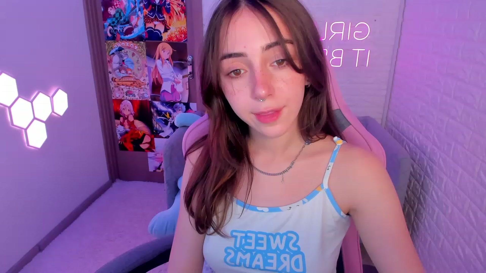 Gallery image thumbnail from ElsaYoung's myfreecams stream on, 02/12/2023, 14:34 image 1 of 20