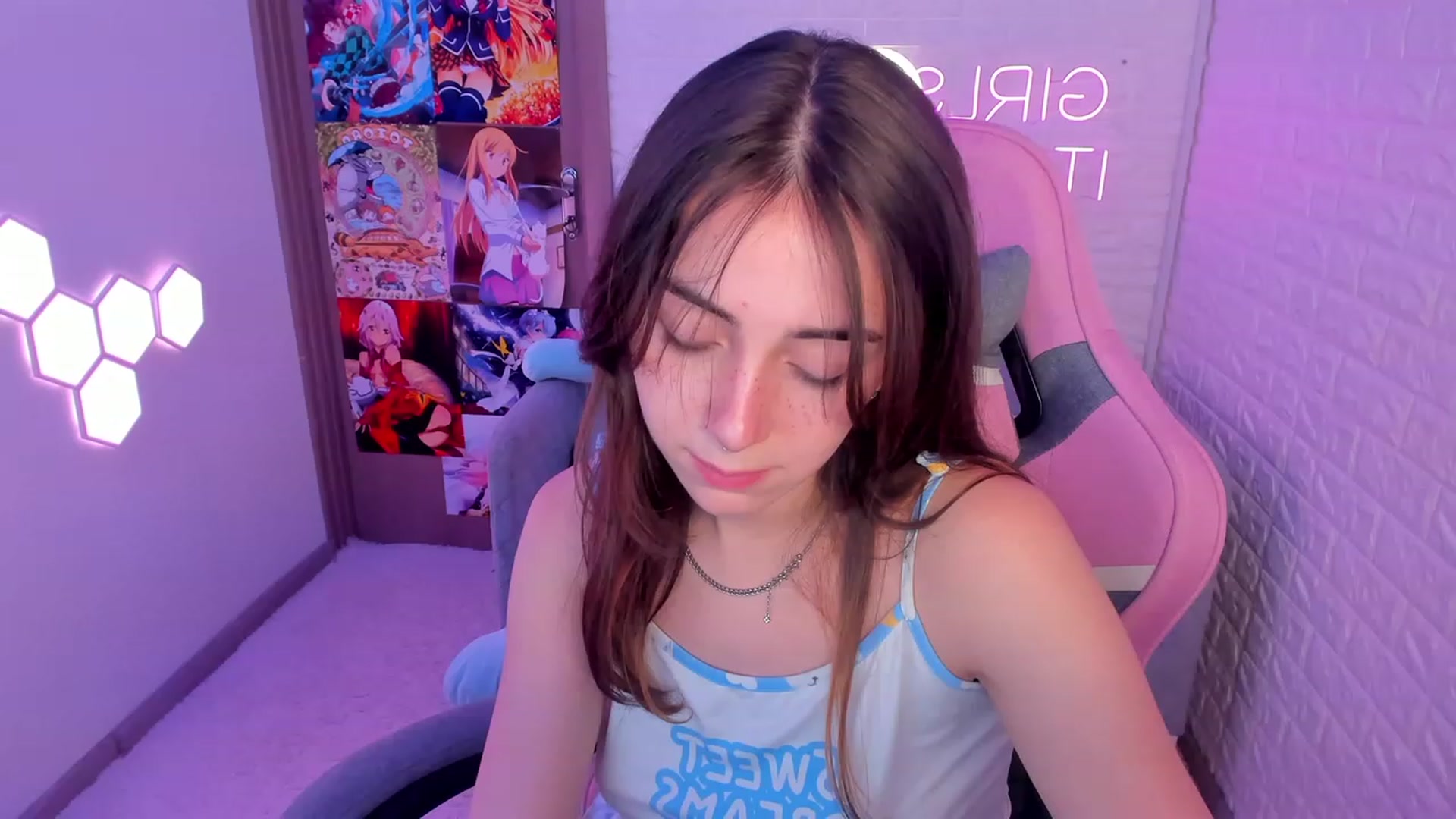 Gallery image thumbnail from ElsaYoung's myfreecams stream on, 02/12/2023, 14:34 image 10 of 20
