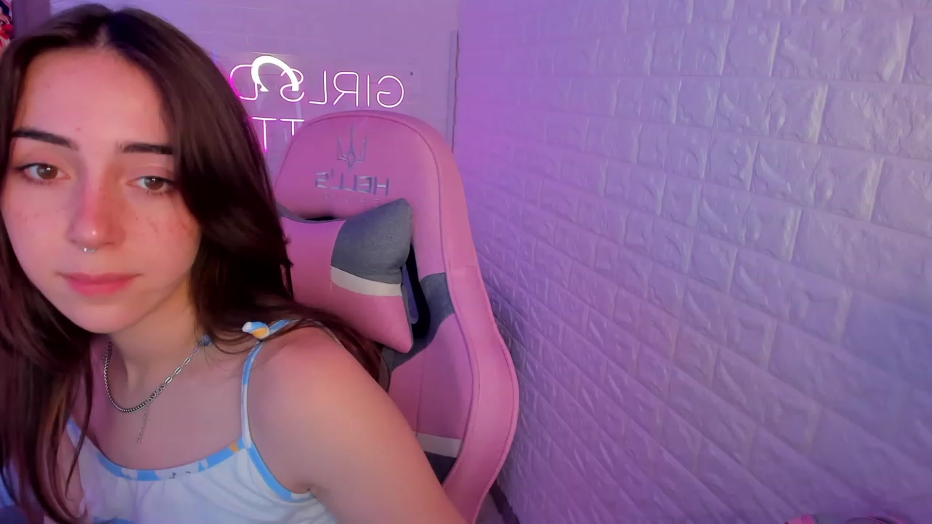 Gallery image thumbnail from ElsaYoung's myfreecams stream on, 02/12/2023, 14:34 image 16 of 20