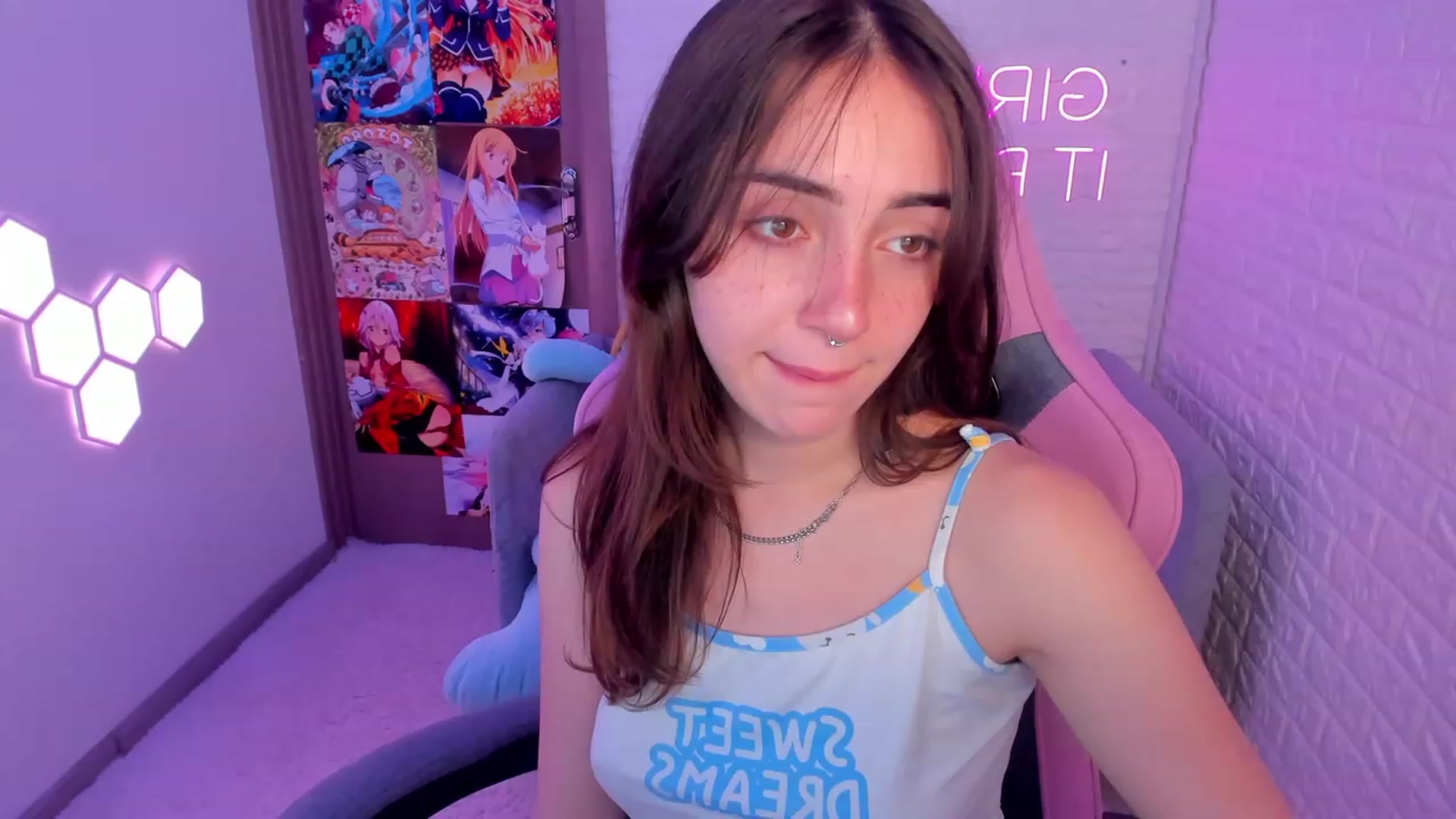 Gallery image thumbnail from ElsaYoung's myfreecams stream on, 02/12/2023, 14:34 image 2 of 20