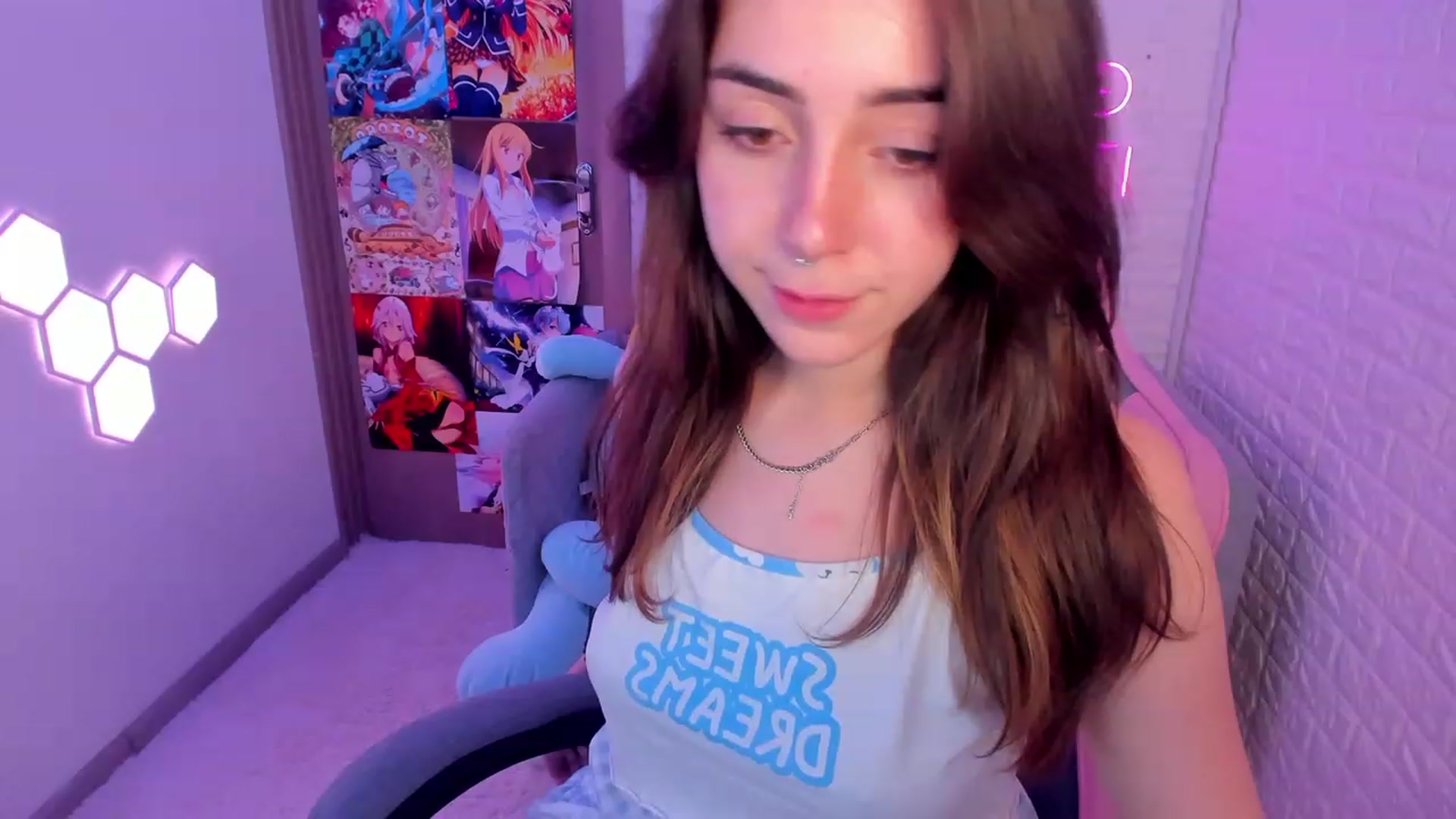 Gallery image thumbnail from ElsaYoung's myfreecams stream on, 02/12/2023, 16:10 image 6 of 20