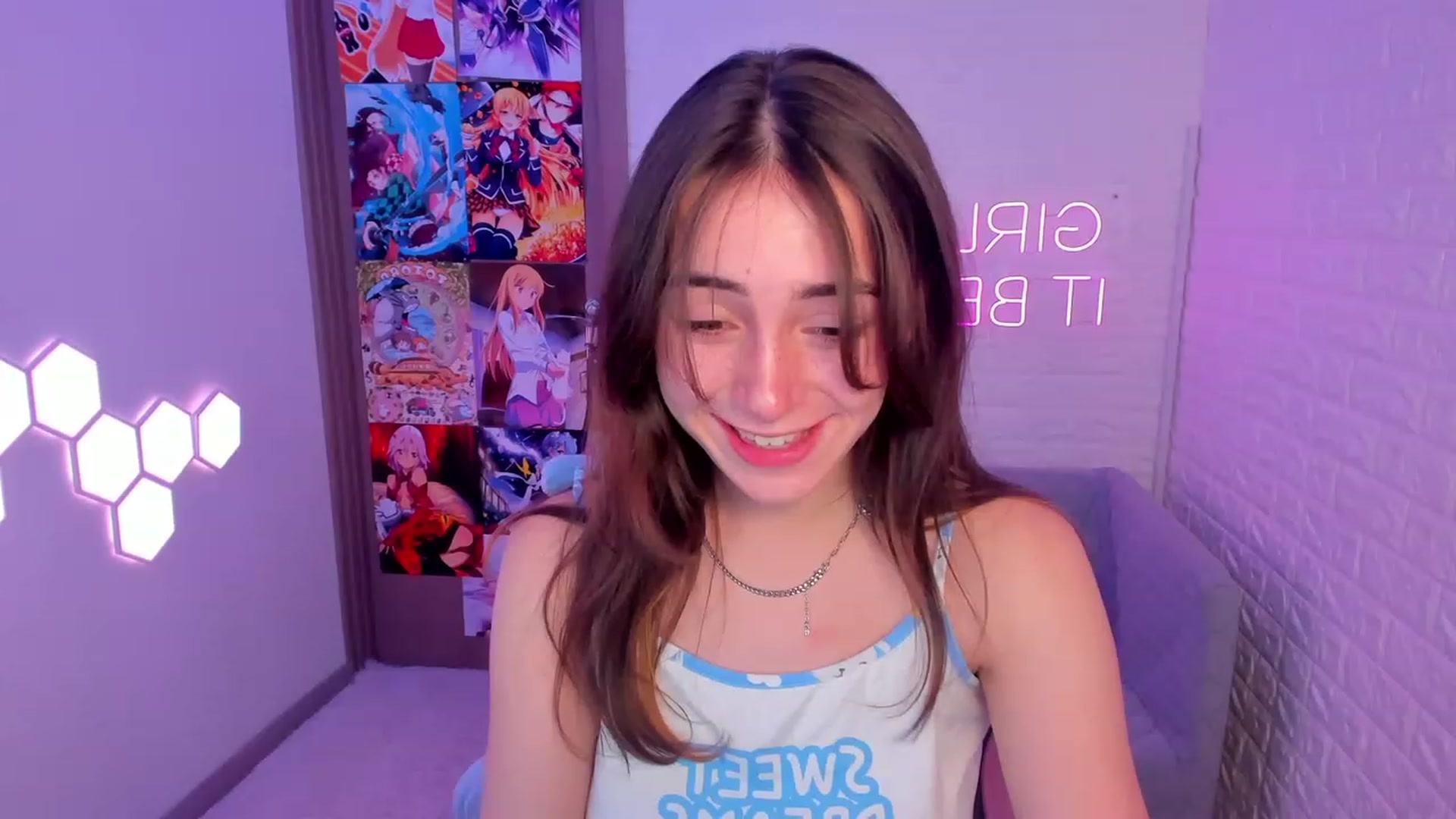 Gallery image thumbnail from ElsaYoung's myfreecams stream on, 02/12/2023, 16:10 image 14 of 20