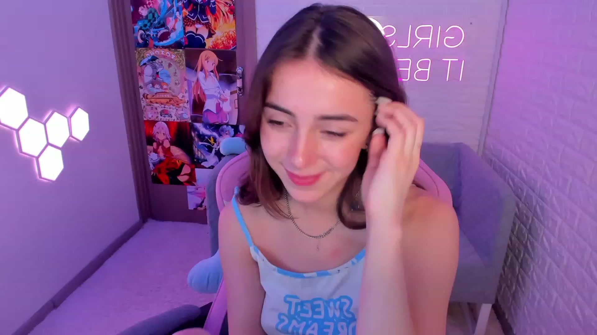 Gallery image thumbnail from ElsaYoung's myfreecams stream on, 02/12/2023, 16:10 image 2 of 20