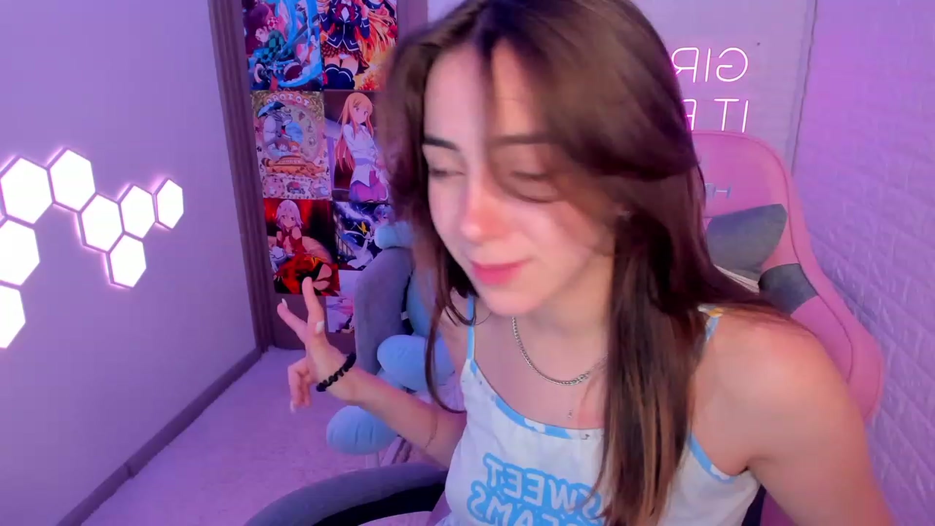 Gallery image thumbnail from ElsaYoung's myfreecams stream on, 02/12/2023, 16:10 image 8 of 20