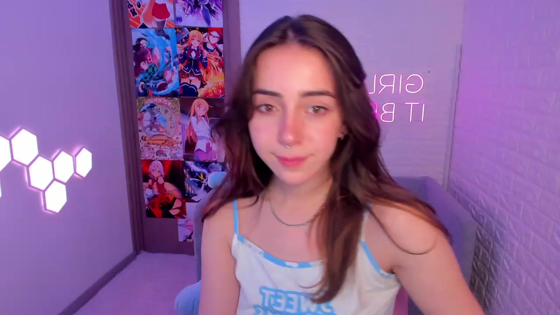 Gallery image thumbnail from ElsaYoung's myfreecams stream on, 02/12/2023, 16:10 image 19 of 20