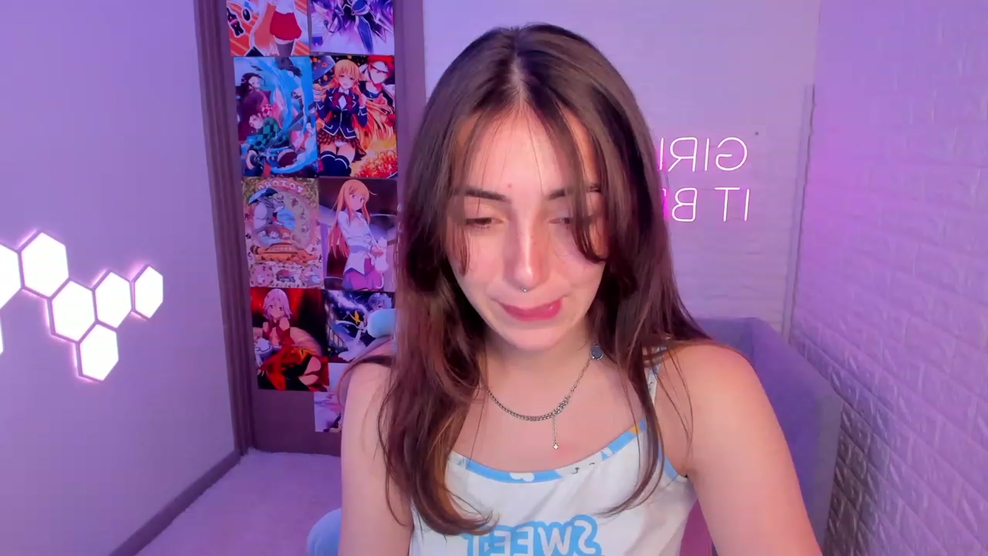 Gallery image thumbnail from ElsaYoung's myfreecams stream on, 02/12/2023, 16:10 image 13 of 20