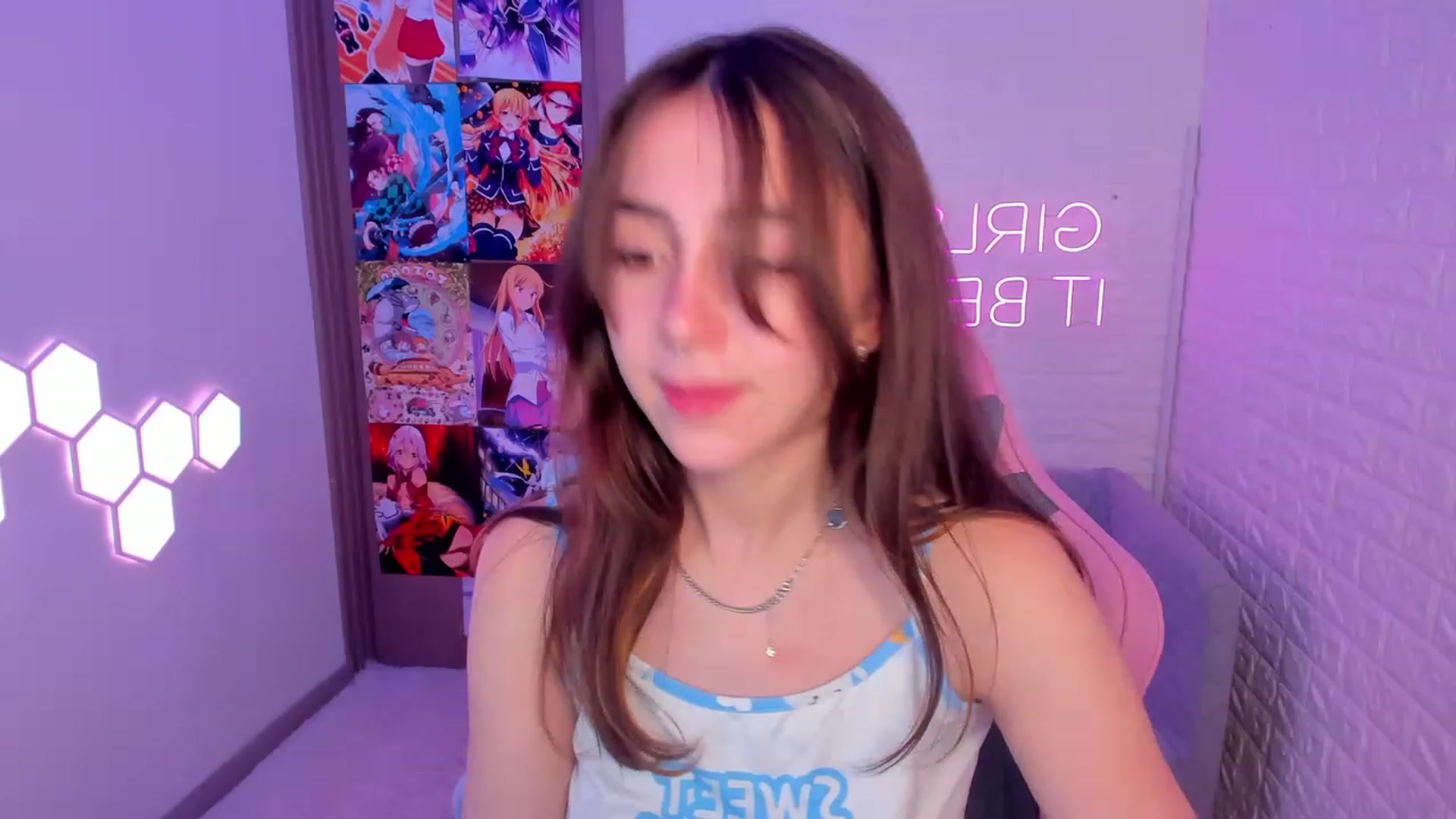 Gallery image thumbnail from ElsaYoung's myfreecams stream on, 02/12/2023, 16:10 image 12 of 20
