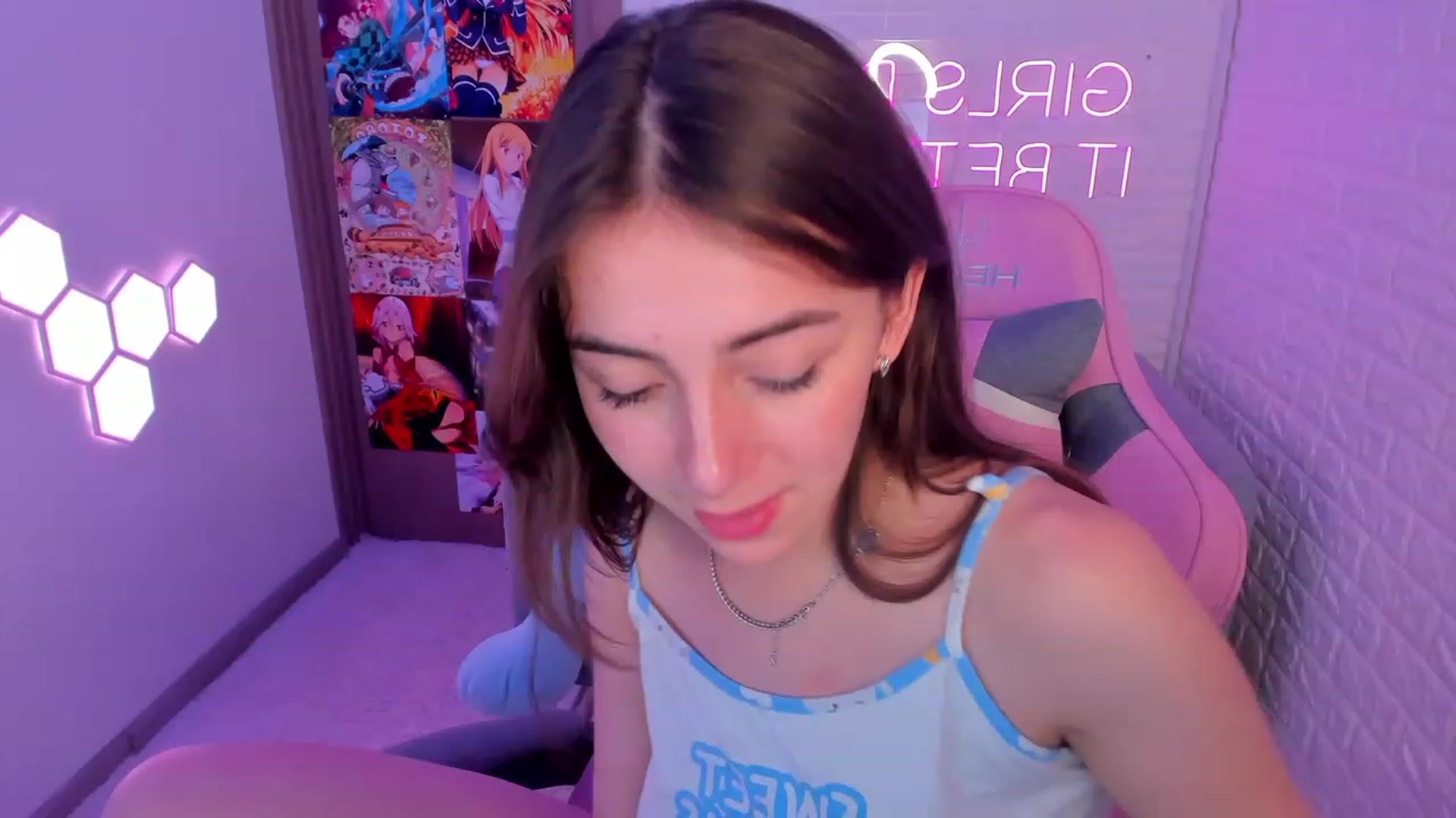 Gallery image thumbnail from ElsaYoung's myfreecams stream on, 02/12/2023, 16:10 image 3 of 20