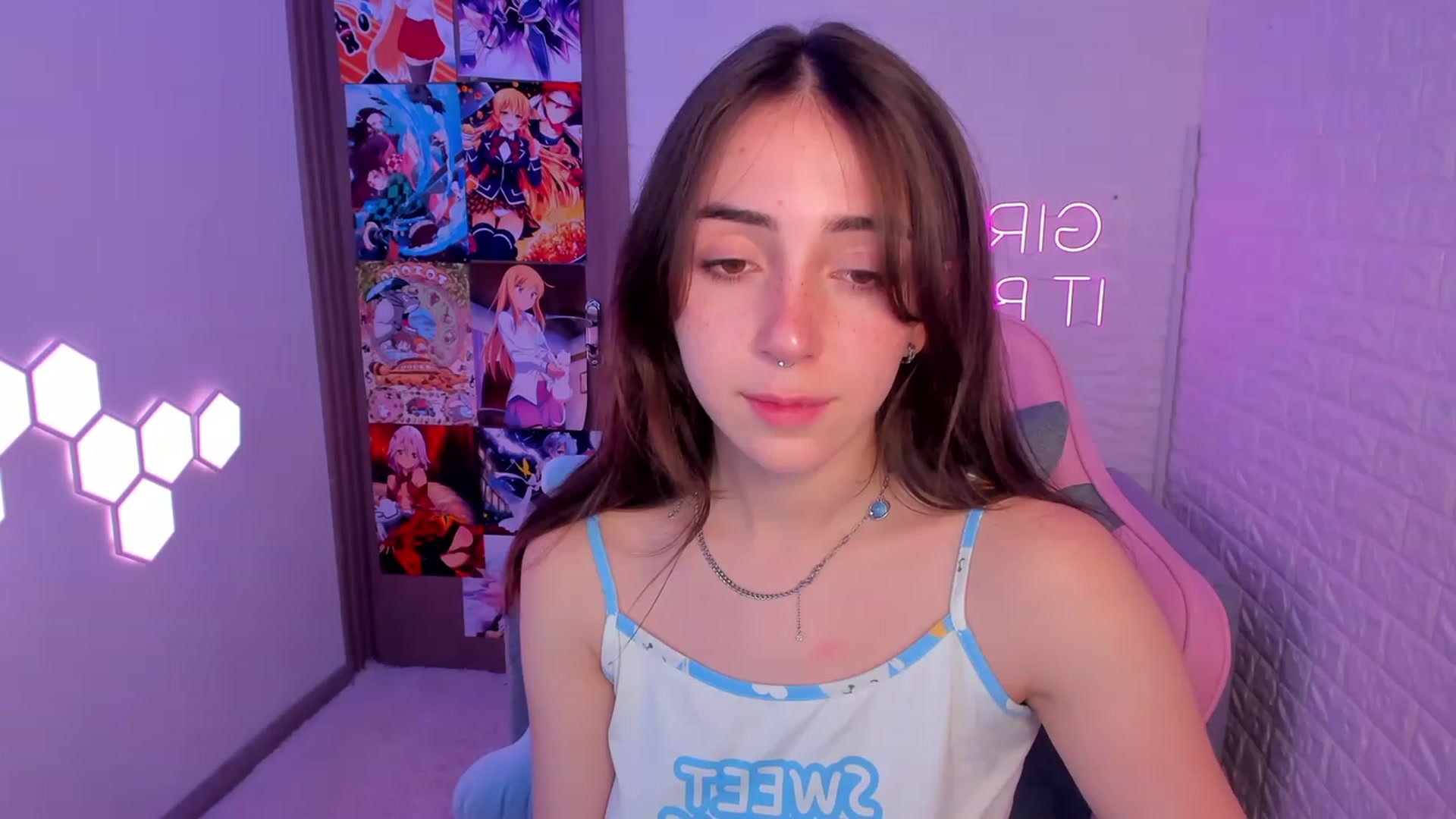 Gallery image thumbnail from ElsaYoung's myfreecams stream on, 02/12/2023, 16:10 image 10 of 20