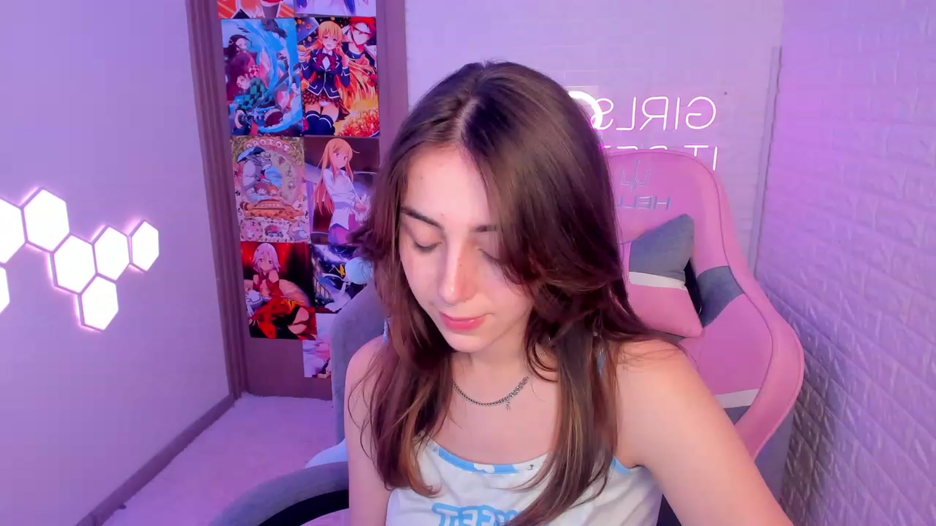 Gallery image thumbnail from ElsaYoung's myfreecams stream on, 02/12/2023, 17:46 image 1 of 20
