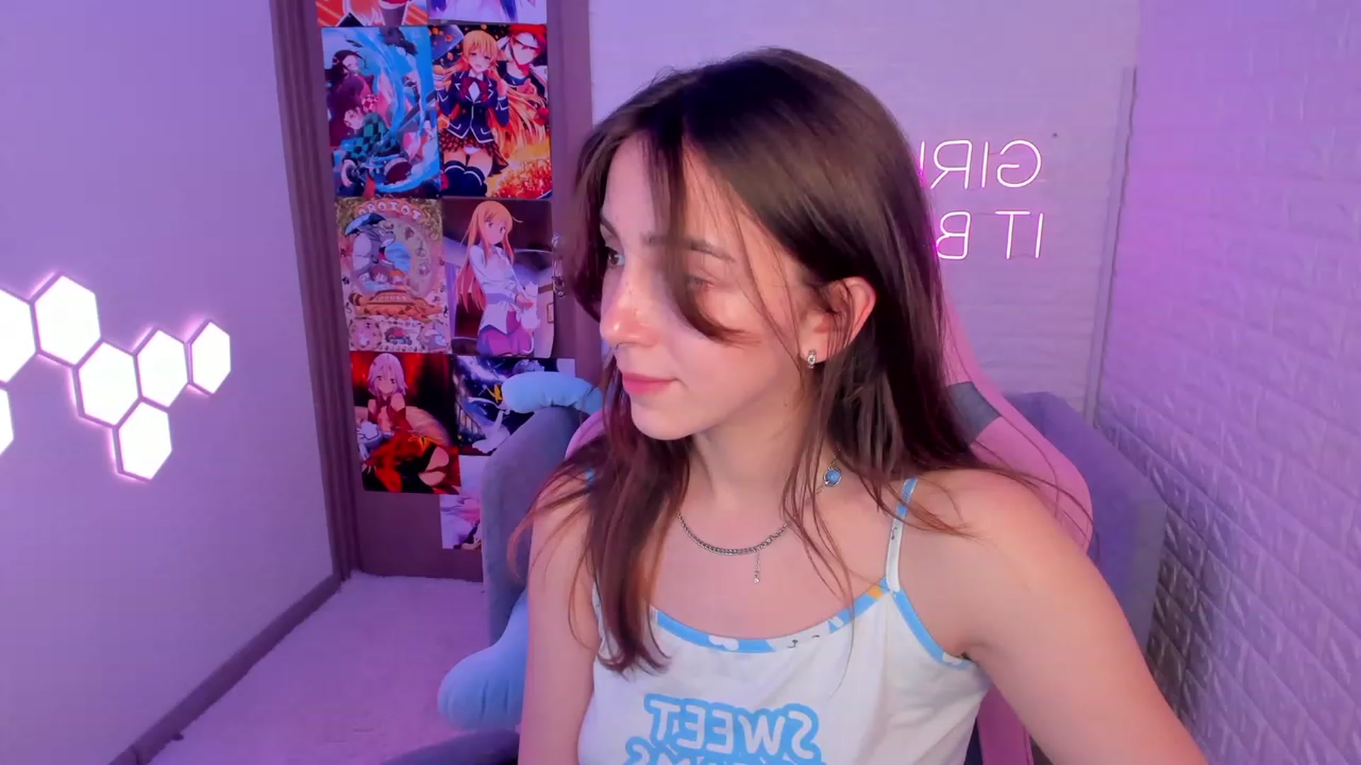 Gallery image thumbnail from ElsaYoung's myfreecams stream on, 02/12/2023, 17:46 image 8 of 20