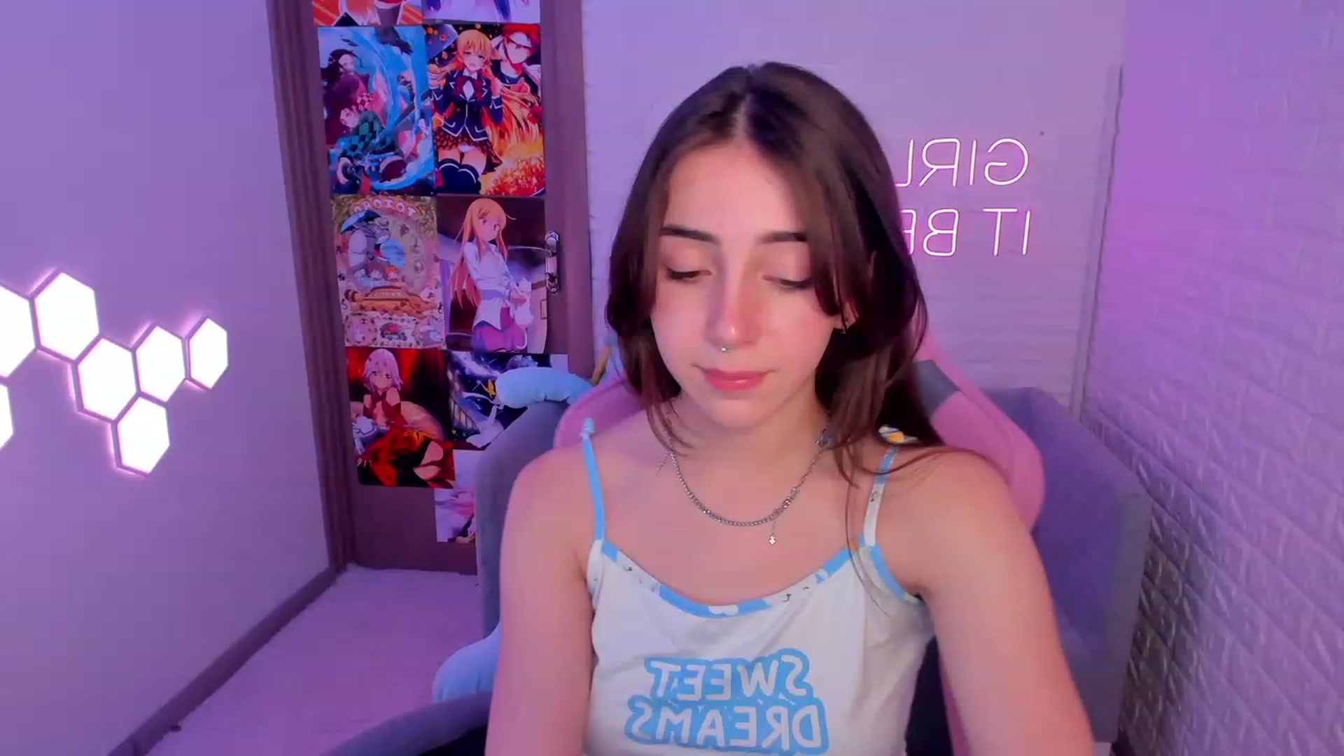 Gallery image thumbnail from ElsaYoung's myfreecams stream on, 02/12/2023, 17:46 image 11 of 20
