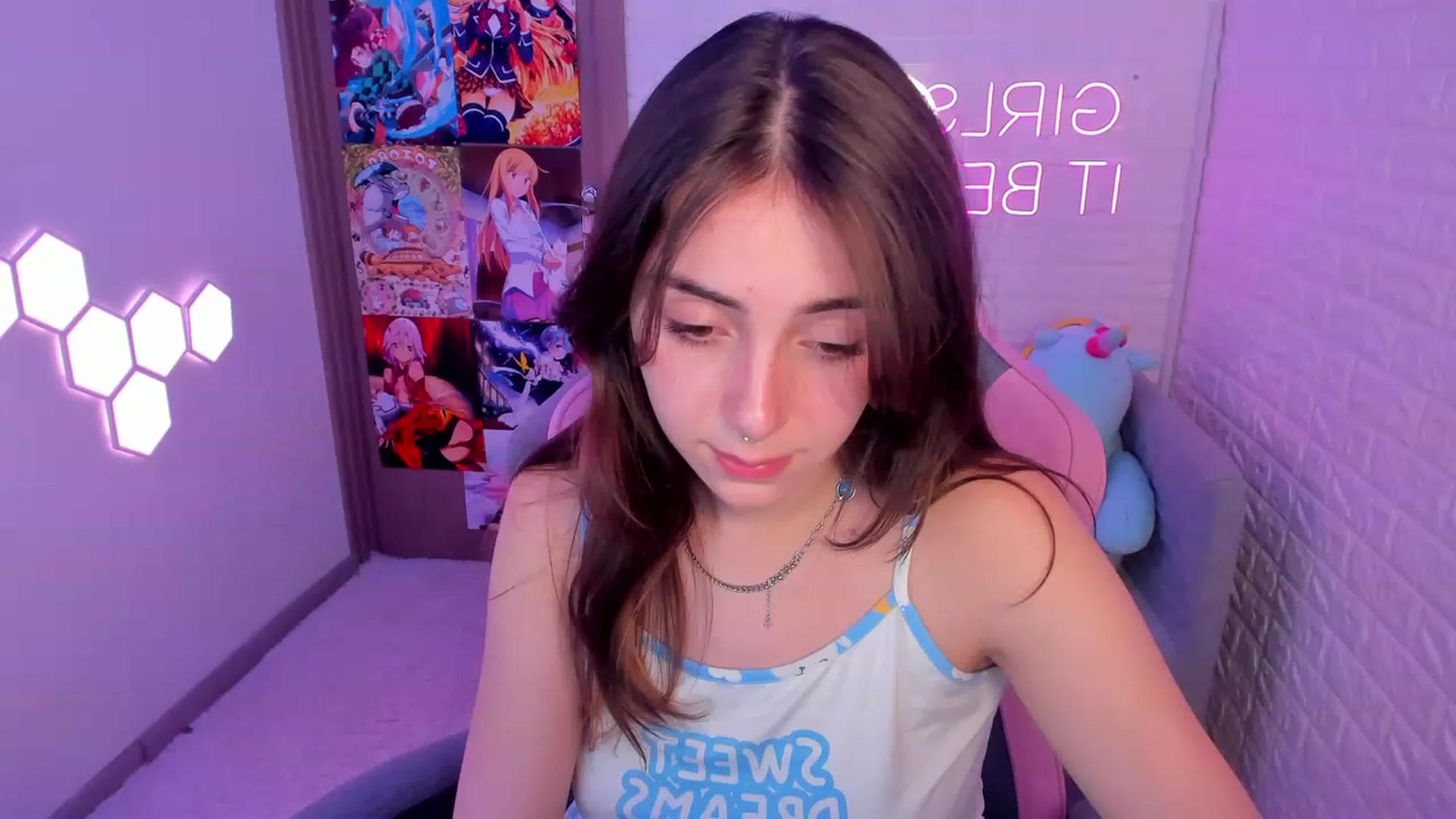 Gallery image thumbnail from ElsaYoung's myfreecams stream on, 02/12/2023, 17:46 image 18 of 20