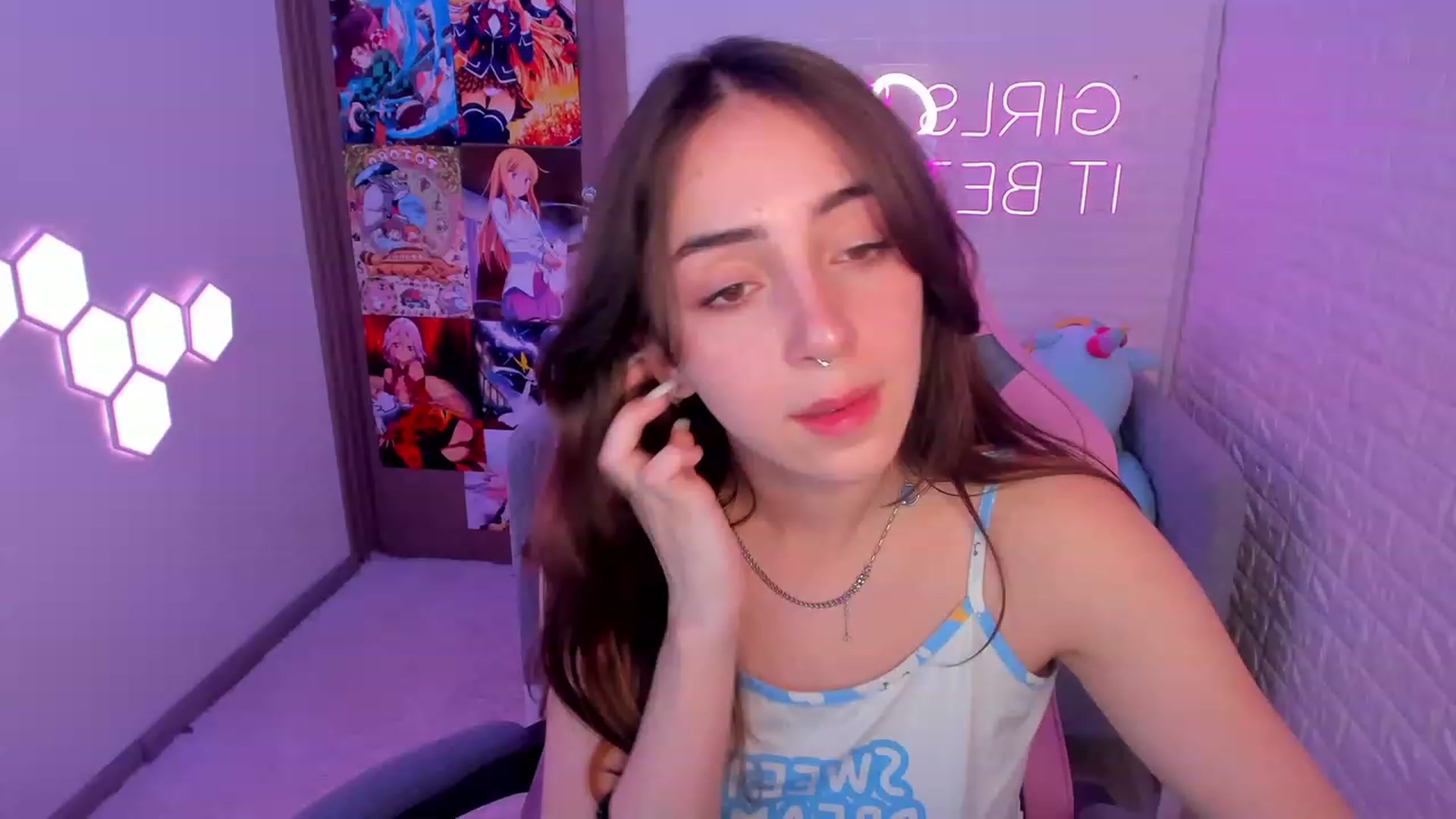 Gallery image thumbnail from ElsaYoung's myfreecams stream on, 02/12/2023, 17:46 image 20 of 20