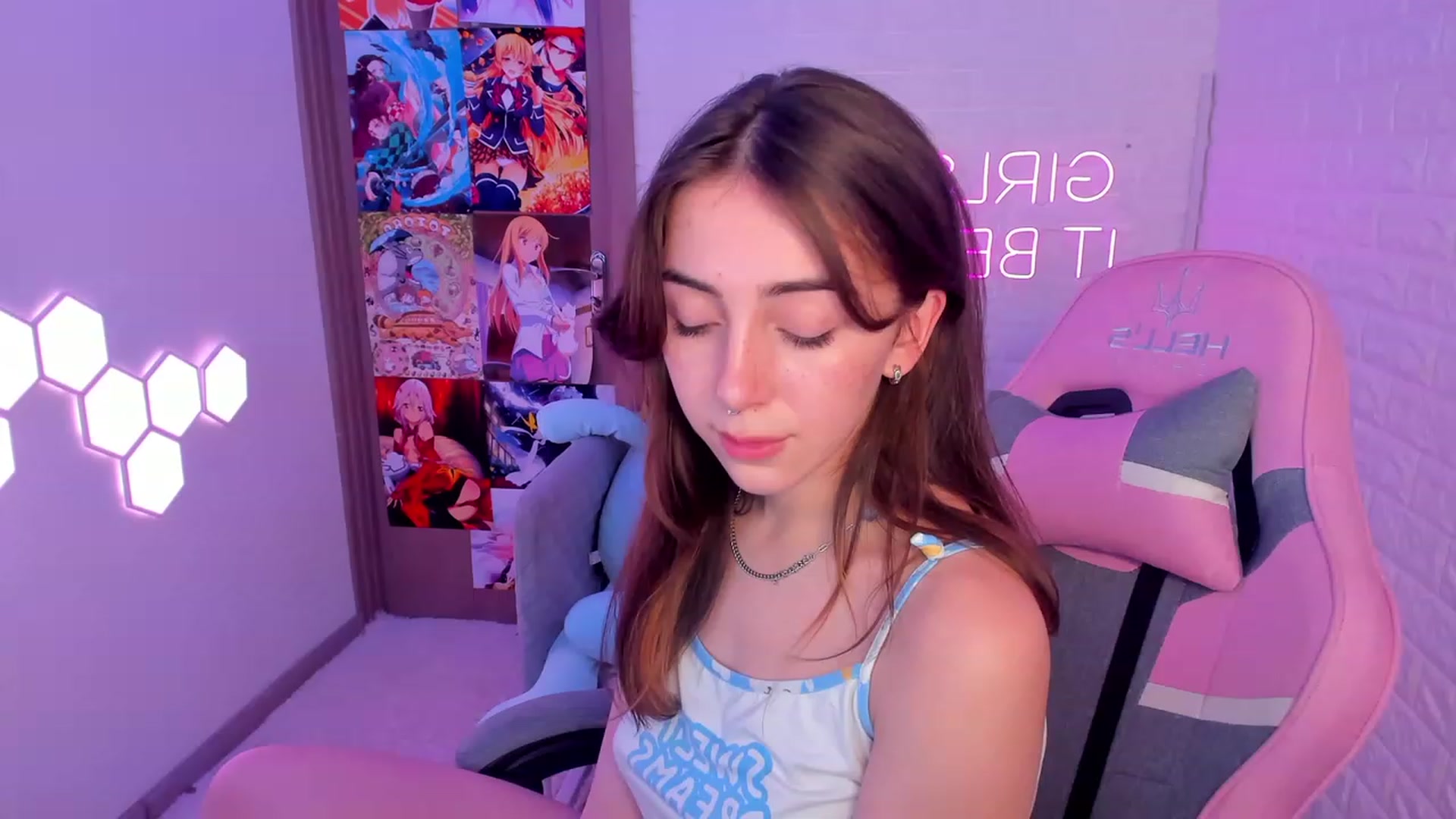 Gallery image thumbnail from ElsaYoung's myfreecams stream on, 02/12/2023, 17:46 image 2 of 20