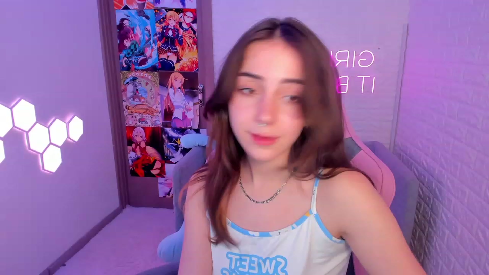 Gallery image thumbnail from ElsaYoung's myfreecams stream on, 02/12/2023, 17:46 image 7 of 20