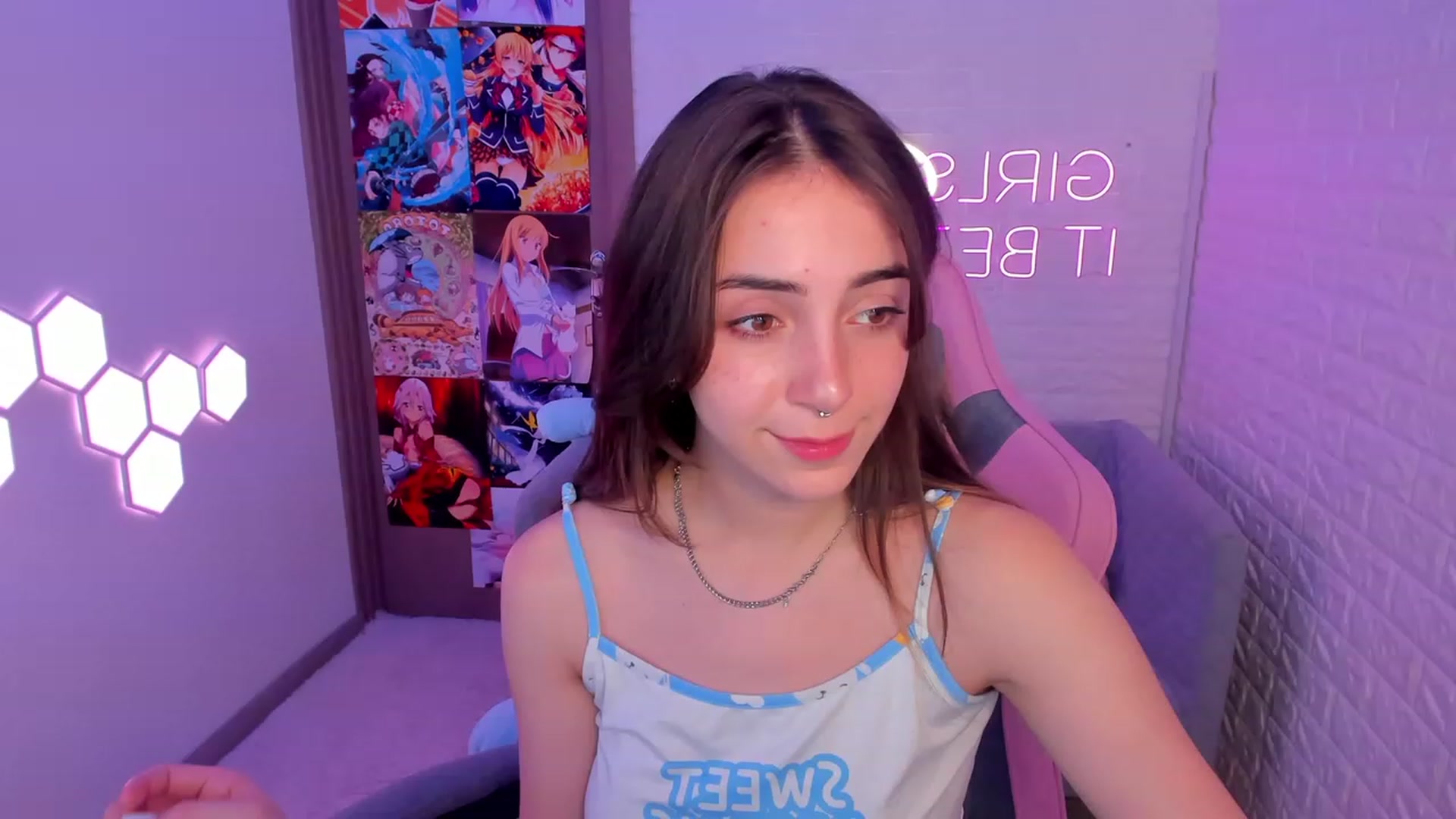 Gallery image thumbnail from ElsaYoung's myfreecams stream on, 02/12/2023, 17:46 image 5 of 20