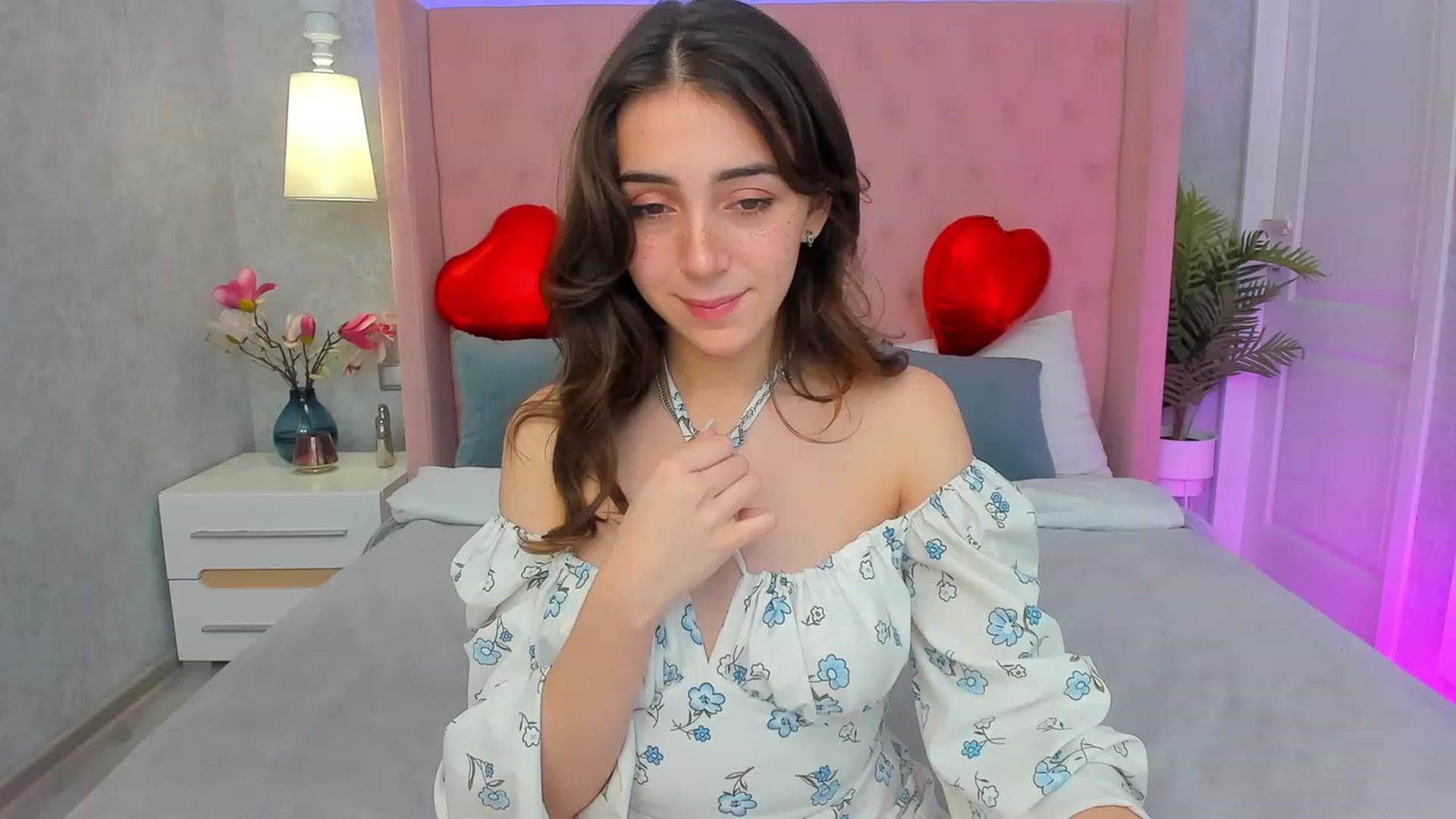 Gallery image thumbnail from ElsaYoung's myfreecams stream on, 02/14/2023, 07:24 image 15 of 20
