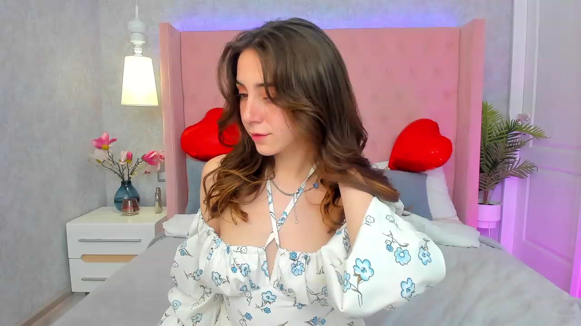 Gallery image thumbnail from ElsaYoung's myfreecams stream on, 02/14/2023, 11:50 image 7 of 20
