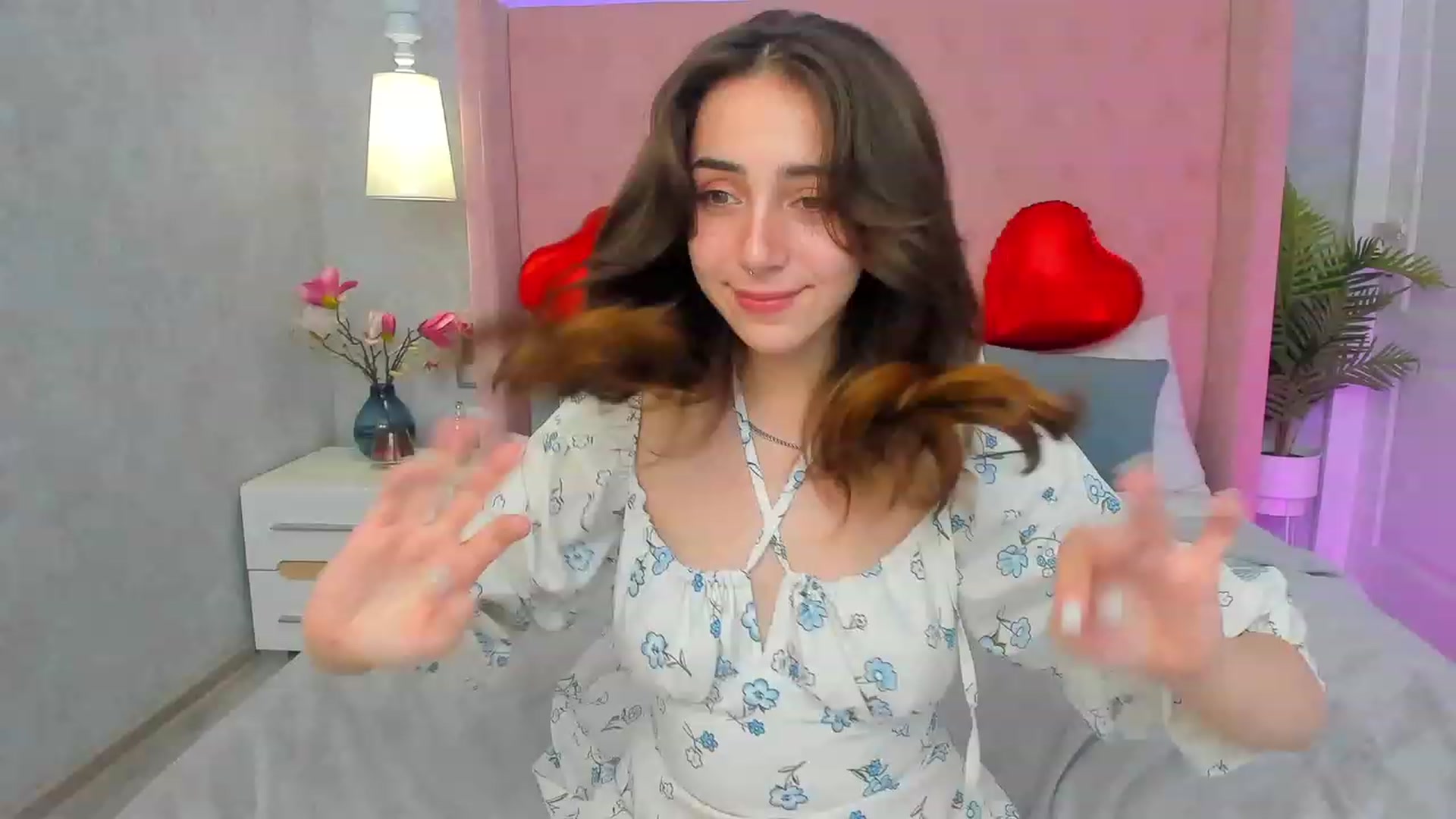 Gallery image thumbnail from ElsaYoung's myfreecams stream on, 02/14/2023, 14:00 image 6 of 20