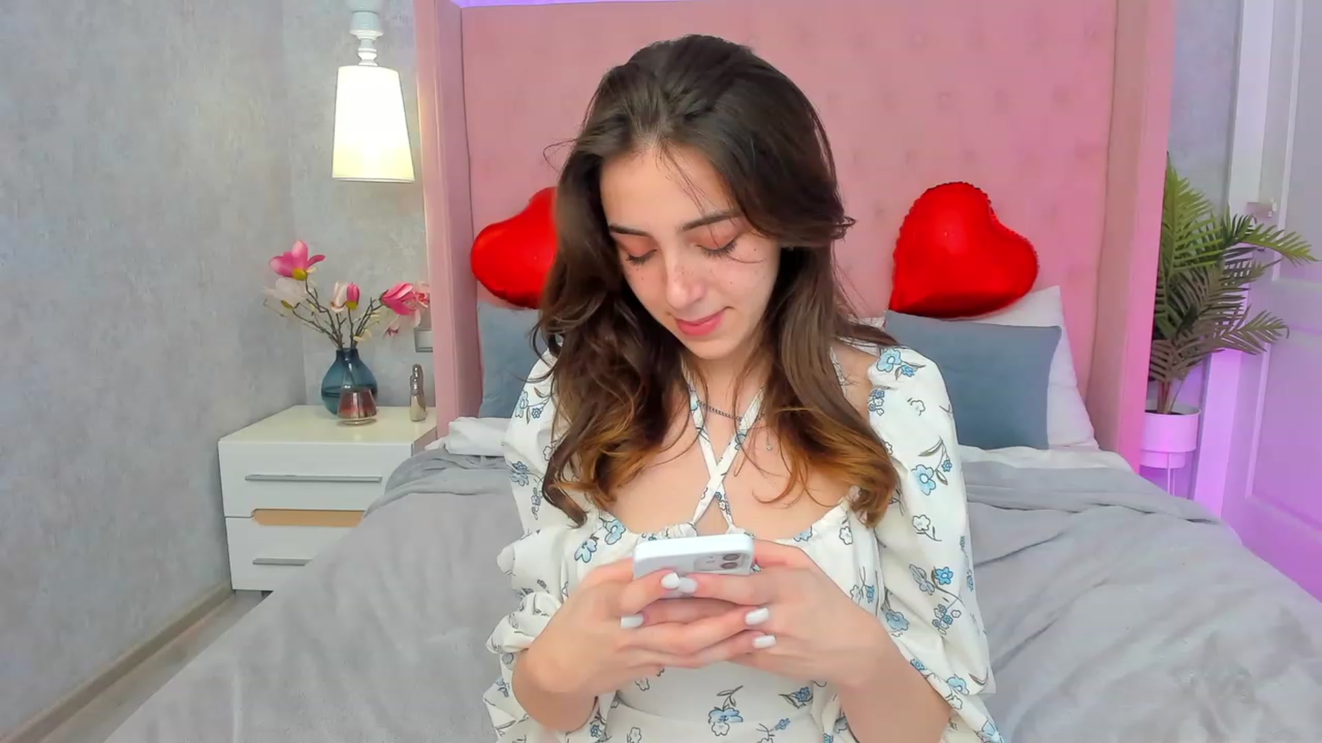 Gallery image thumbnail from ElsaYoung's myfreecams stream on, 02/14/2023, 14:00 image 7 of 20