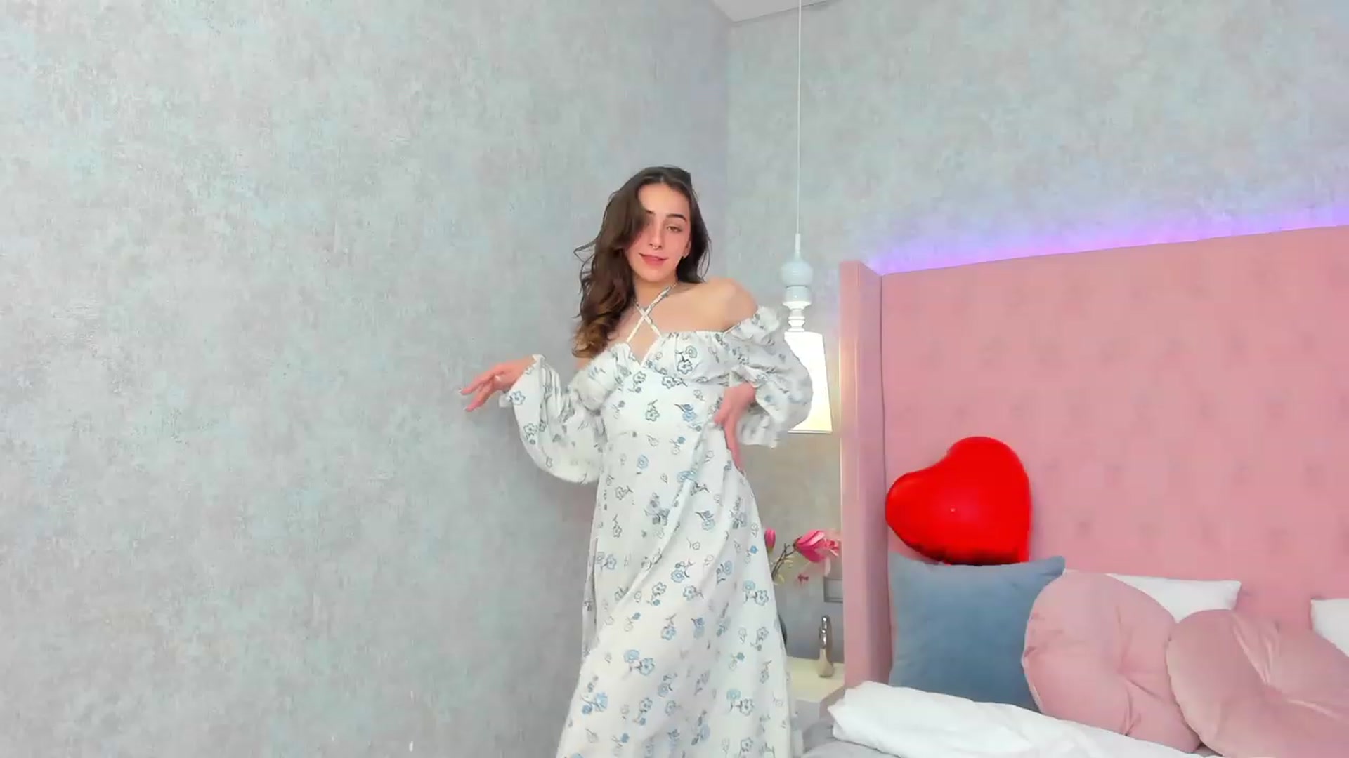 Gallery image thumbnail from ElsaYoung's myfreecams stream on, 02/14/2023, 16:50 image 17 of 20