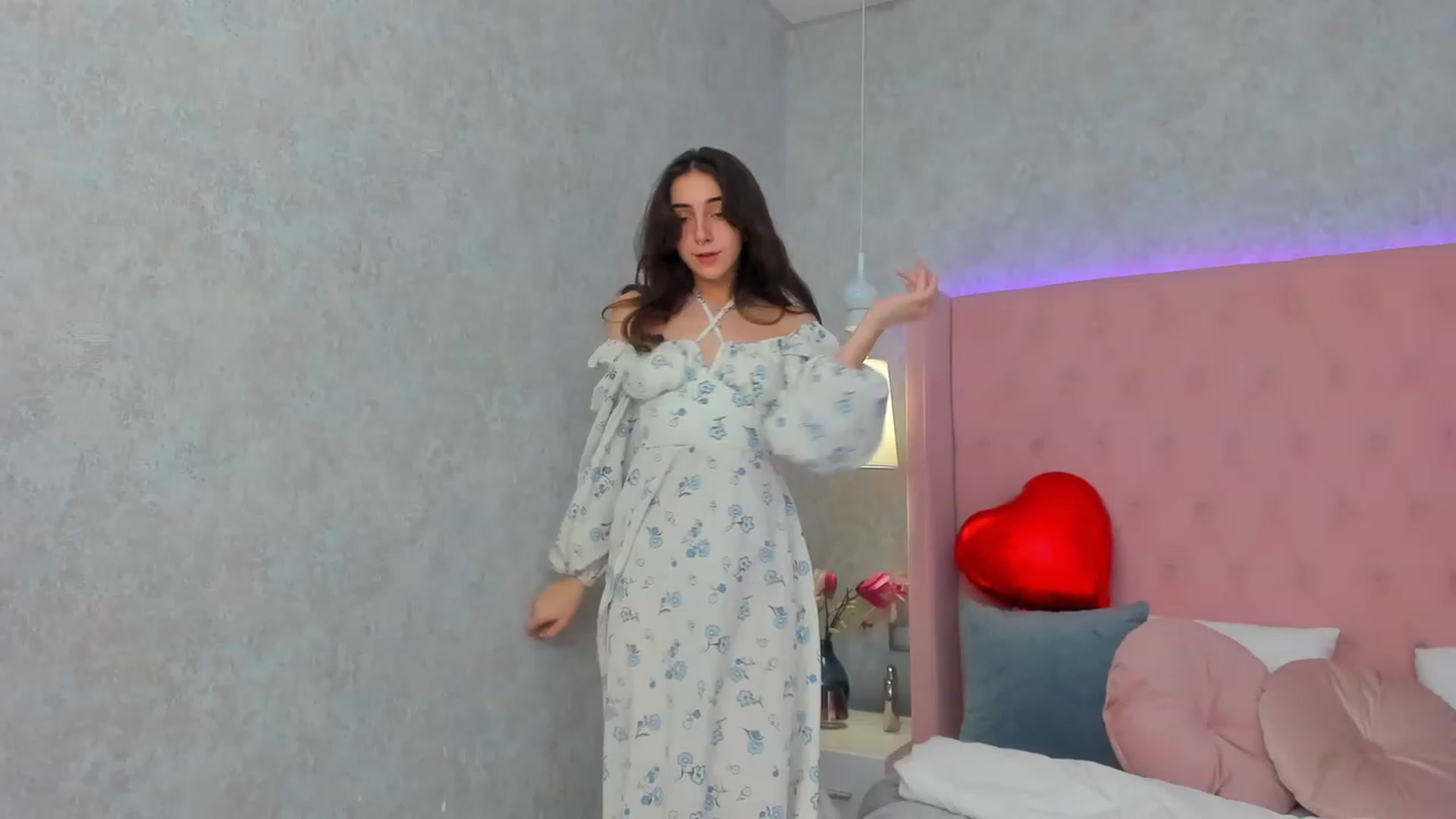 Gallery image thumbnail from ElsaYoung's myfreecams stream on, 02/14/2023, 16:50 image 16 of 20