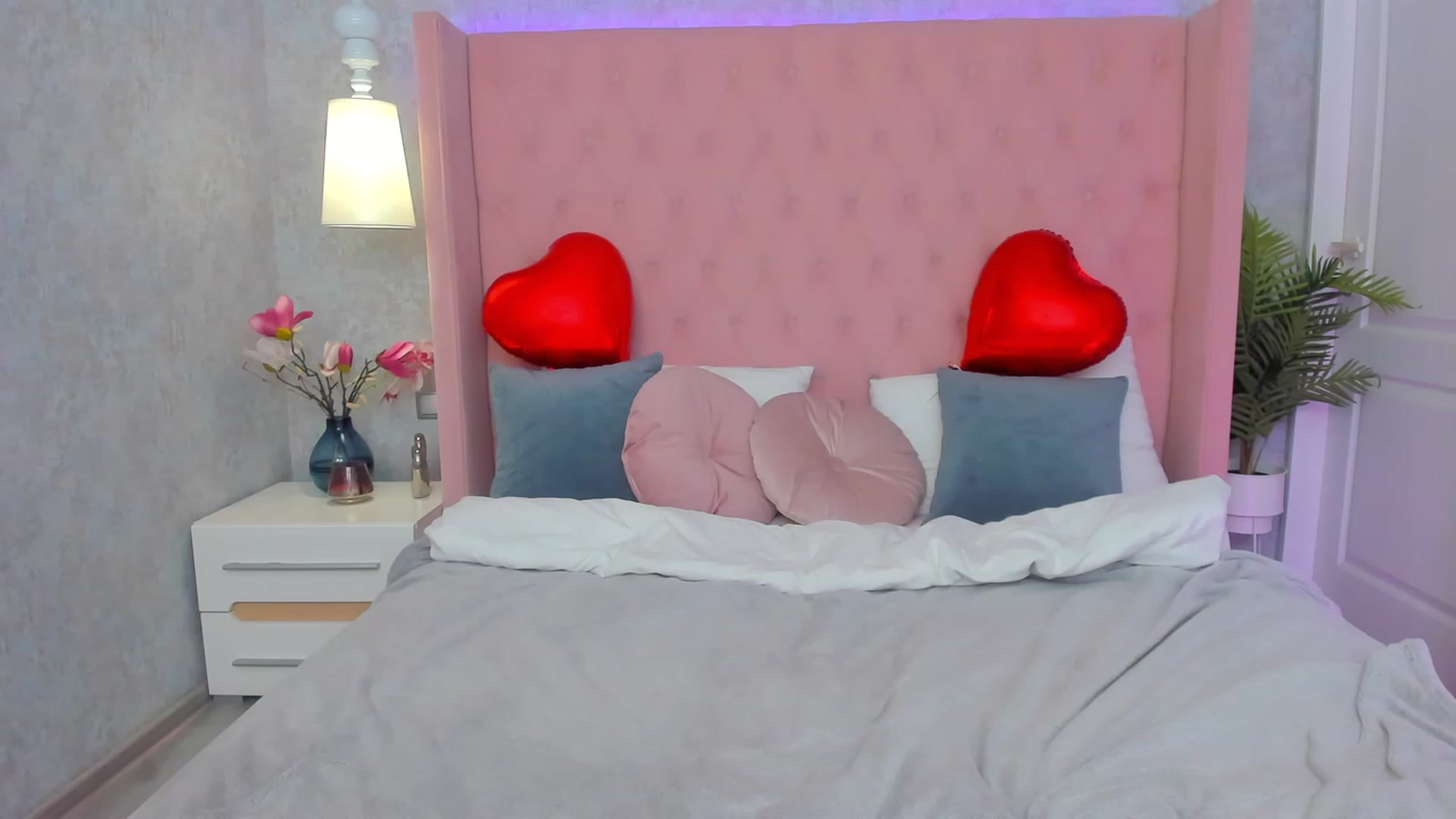Gallery image thumbnail from ElsaYoung's myfreecams stream on, 02/14/2023, 16:50 image 2 of 20