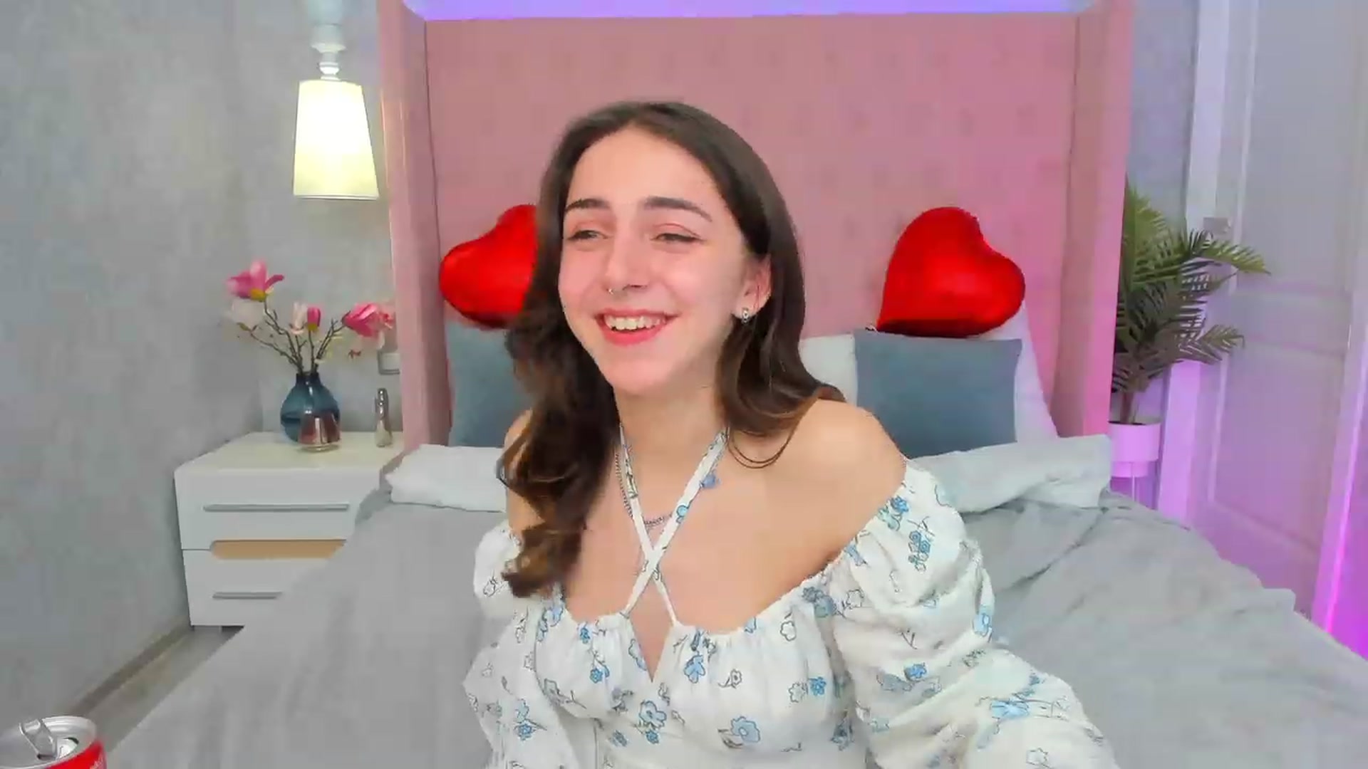 Gallery image thumbnail from ElsaYoung's myfreecams stream on, 02/14/2023, 18:20 image 10 of 20