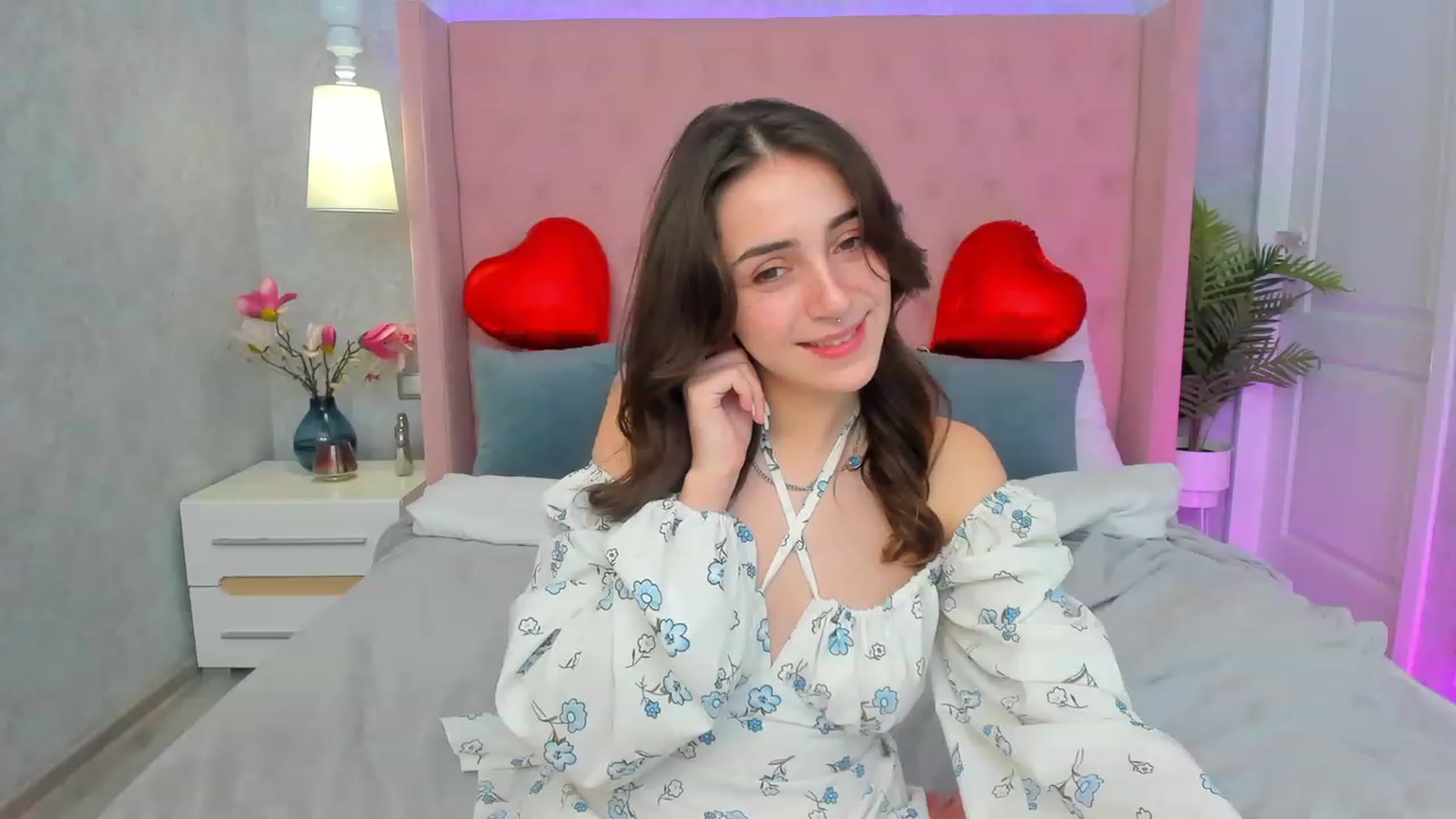 Gallery image thumbnail from ElsaYoung's myfreecams stream on, 02/14/2023, 18:20 image 3 of 20