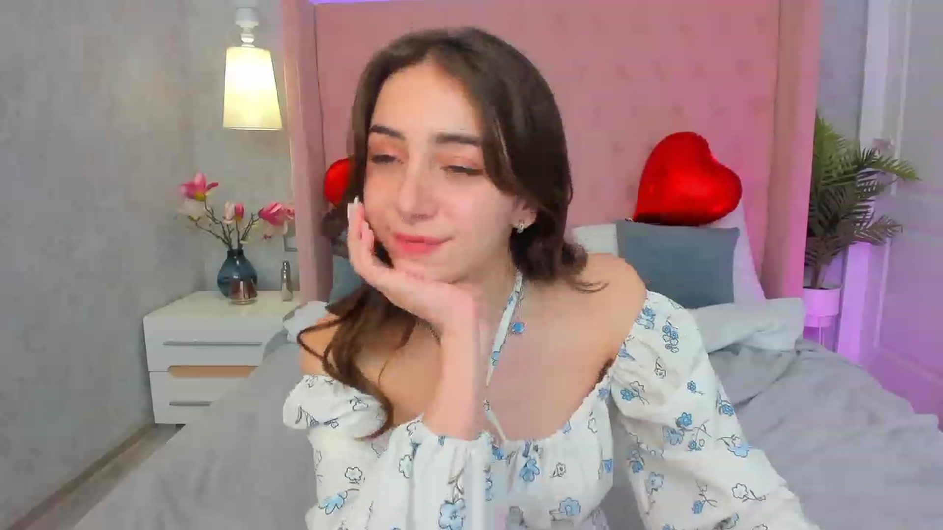 Gallery image thumbnail from ElsaYoung's myfreecams stream on, 02/14/2023, 18:20 image 12 of 20