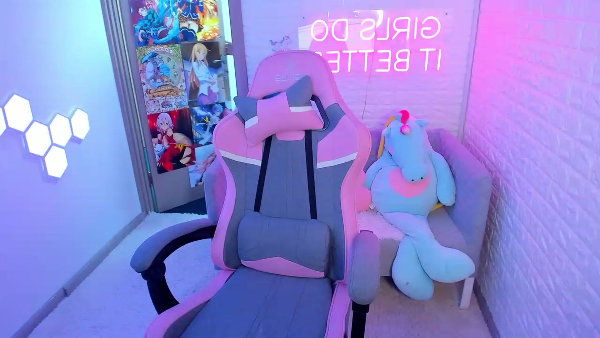 Gallery image thumbnail from ElsaYoung's myfreecams stream on, 02/15/2023, 13:59 image 12 of 20
