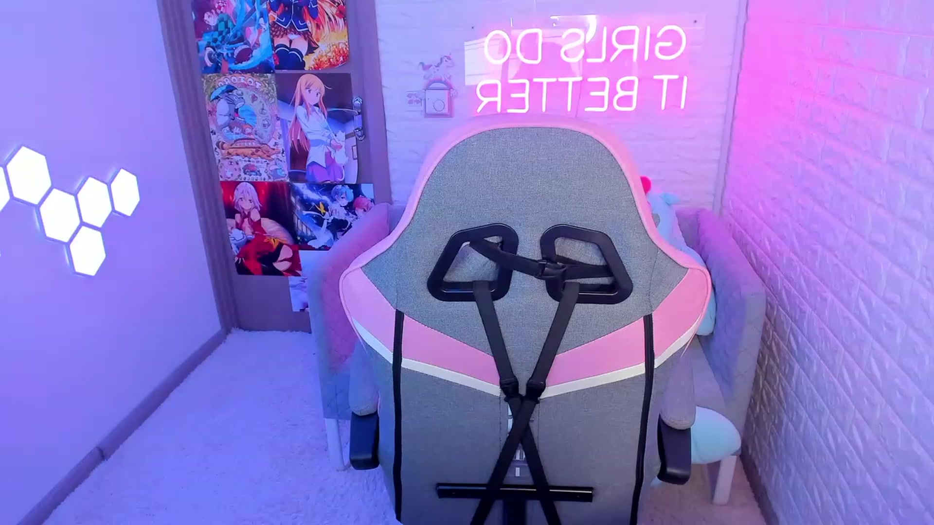 Gallery image thumbnail from ElsaYoung's myfreecams stream on, 02/15/2023, 13:59 image 19 of 20