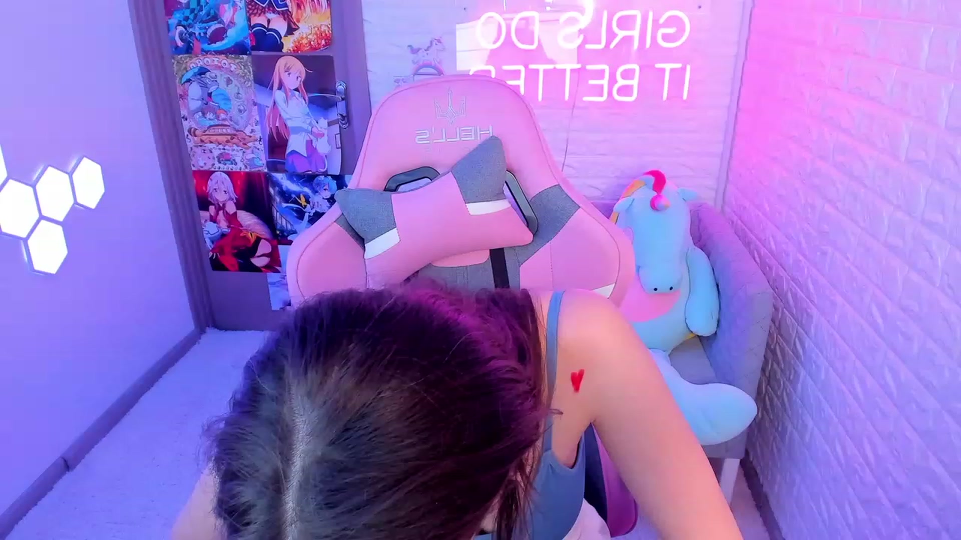 Gallery image thumbnail from ElsaYoung's myfreecams stream on, 02/15/2023, 15:23 image 19 of 20