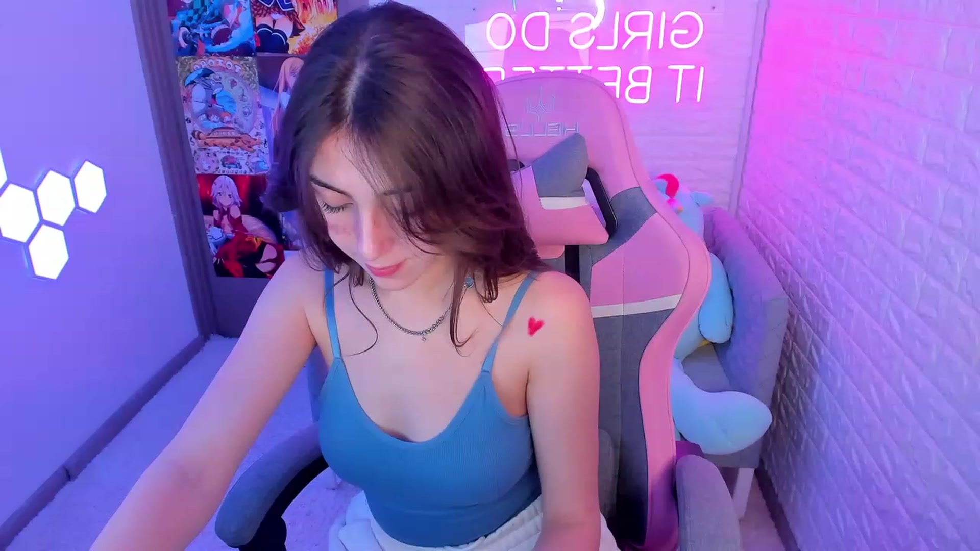 Gallery image thumbnail from ElsaYoung's myfreecams stream on, 02/15/2023, 15:23 image 17 of 20