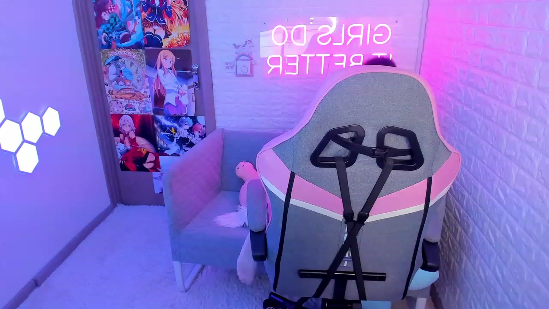 Gallery image thumbnail from ElsaYoung's myfreecams stream on, 02/15/2023, 15:48 image 17 of 20