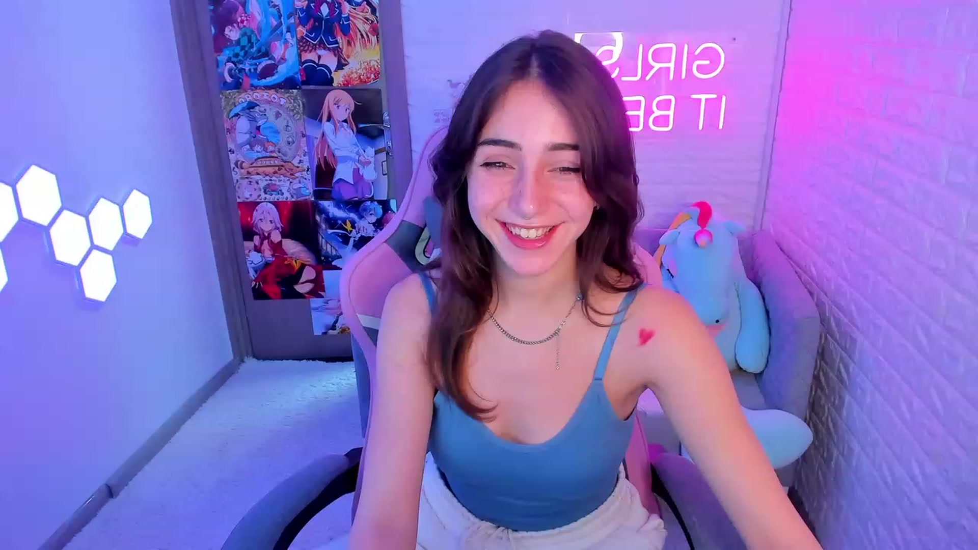 Gallery image thumbnail from ElsaYoung's myfreecams stream on, 02/15/2023, 16:31 image 9 of 20