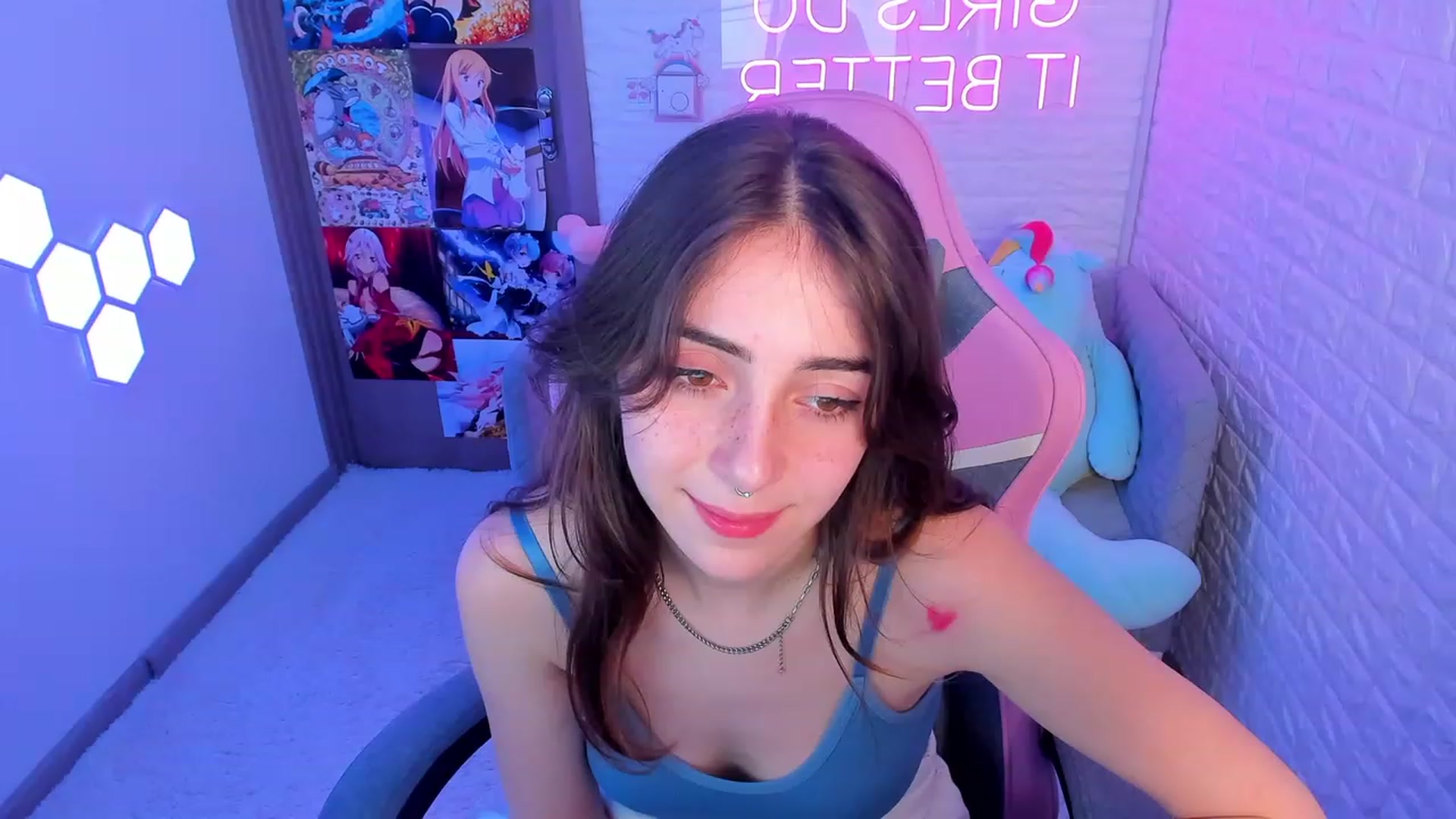 Gallery image thumbnail from ElsaYoung's myfreecams stream on, 02/15/2023, 17:20 image 18 of 20