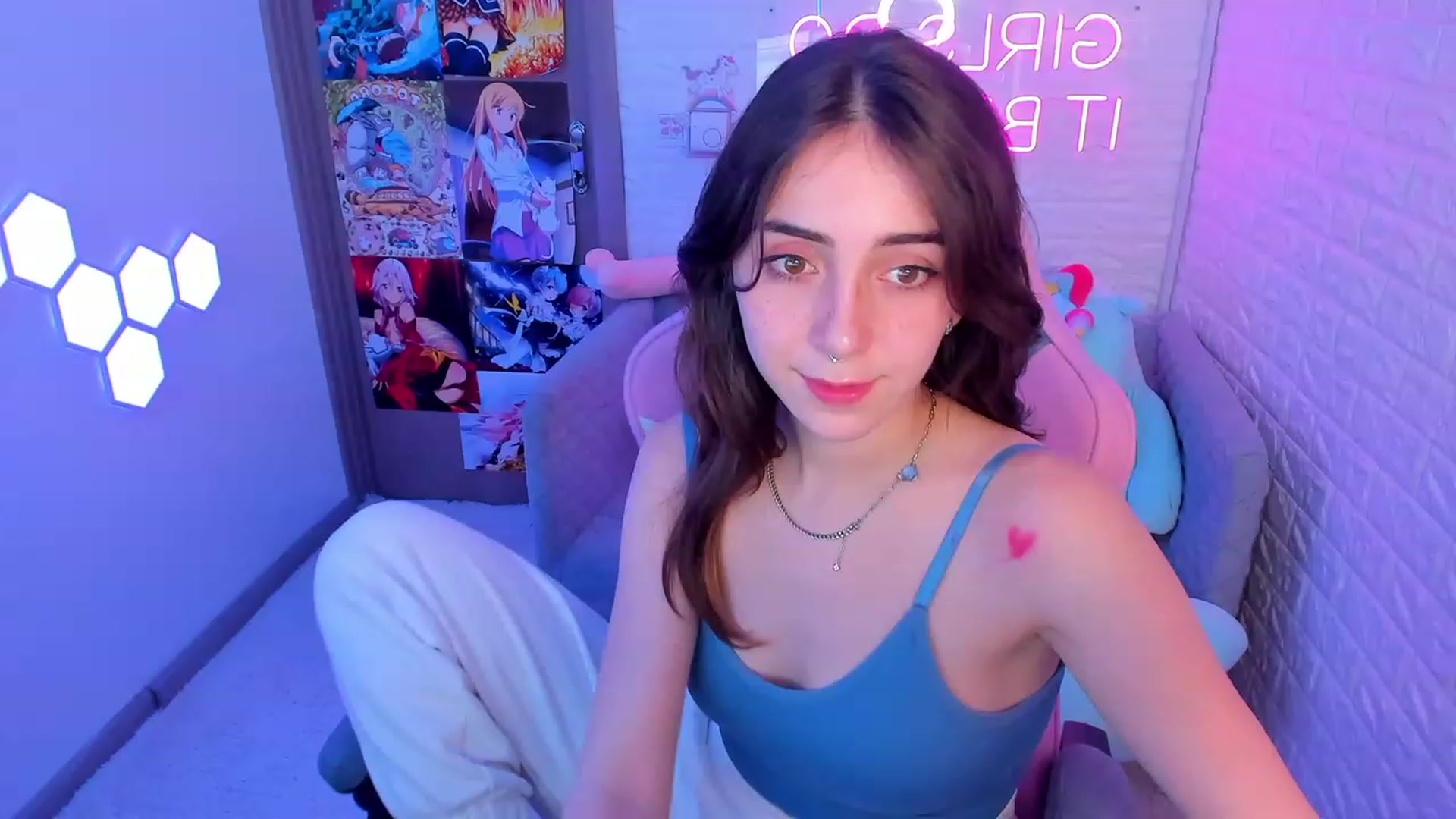 Gallery image thumbnail from ElsaYoung's myfreecams stream on, 02/15/2023, 18:25 image 19 of 20