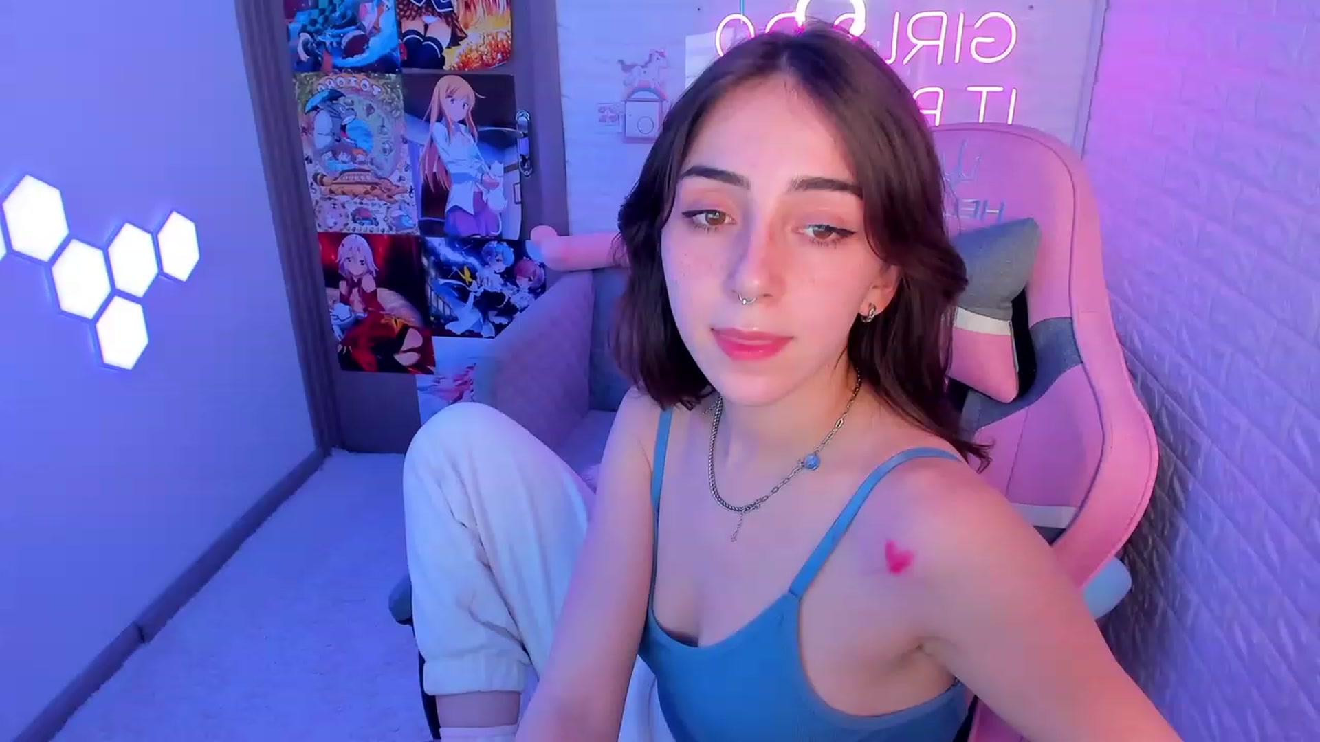 Gallery image thumbnail from ElsaYoung's myfreecams stream on, 02/15/2023, 18:25 image 18 of 20