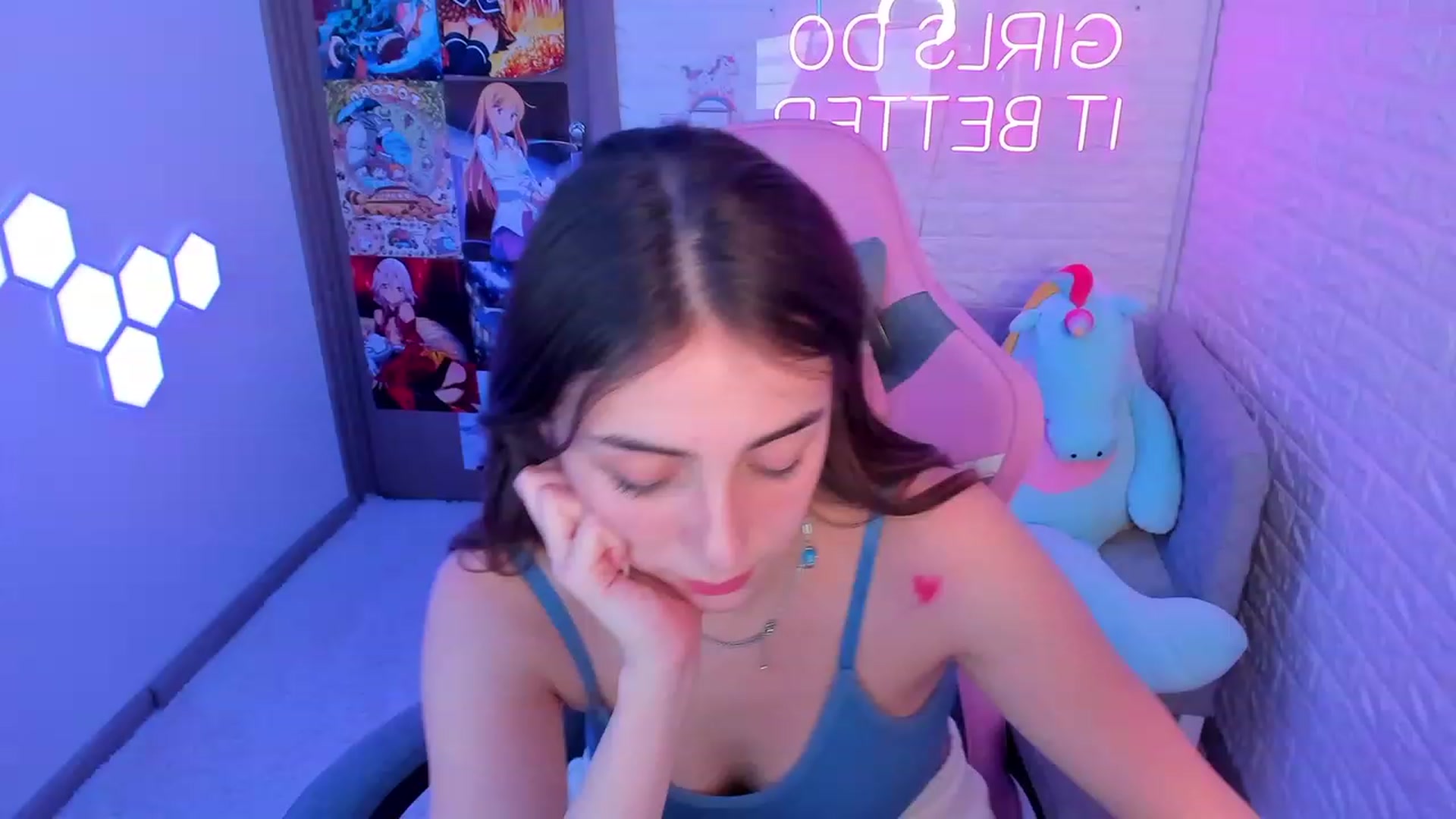 Gallery image thumbnail from ElsaYoung's myfreecams stream on, 02/15/2023, 18:25 image 12 of 20